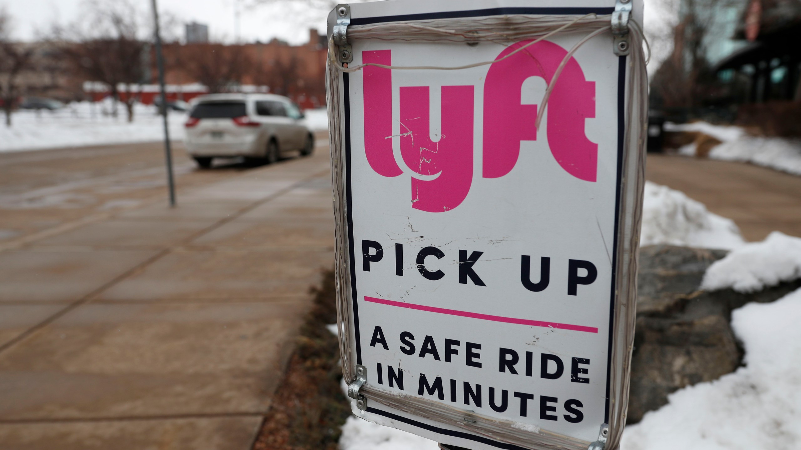 Lyft sign, r m