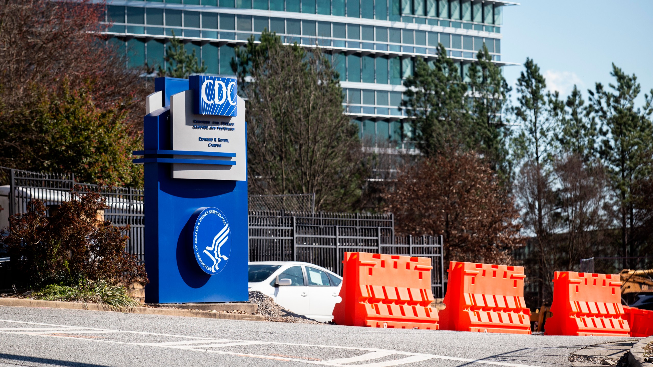 Trump visits CDC for coronavirus update