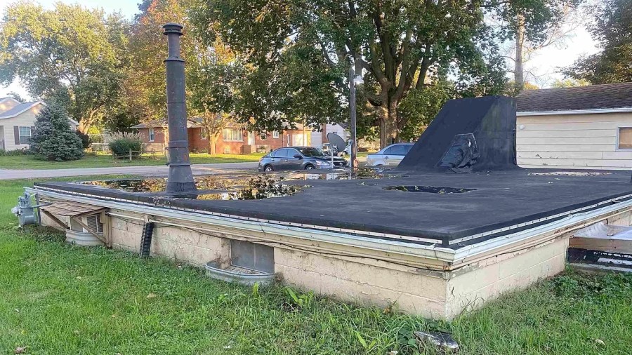 Home with a roof very close to the ground, almost a slab