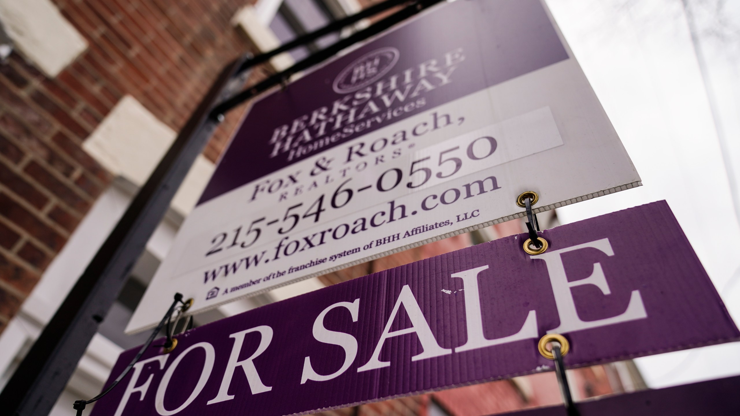 A for sale sign is posted near a home in Philadelphia, Wednesday, Jan. 4, 2023. On Thursday, Freddie Mac reports on this week's average U.S. mortgage rates. (AP Photo/Matt Rourke)