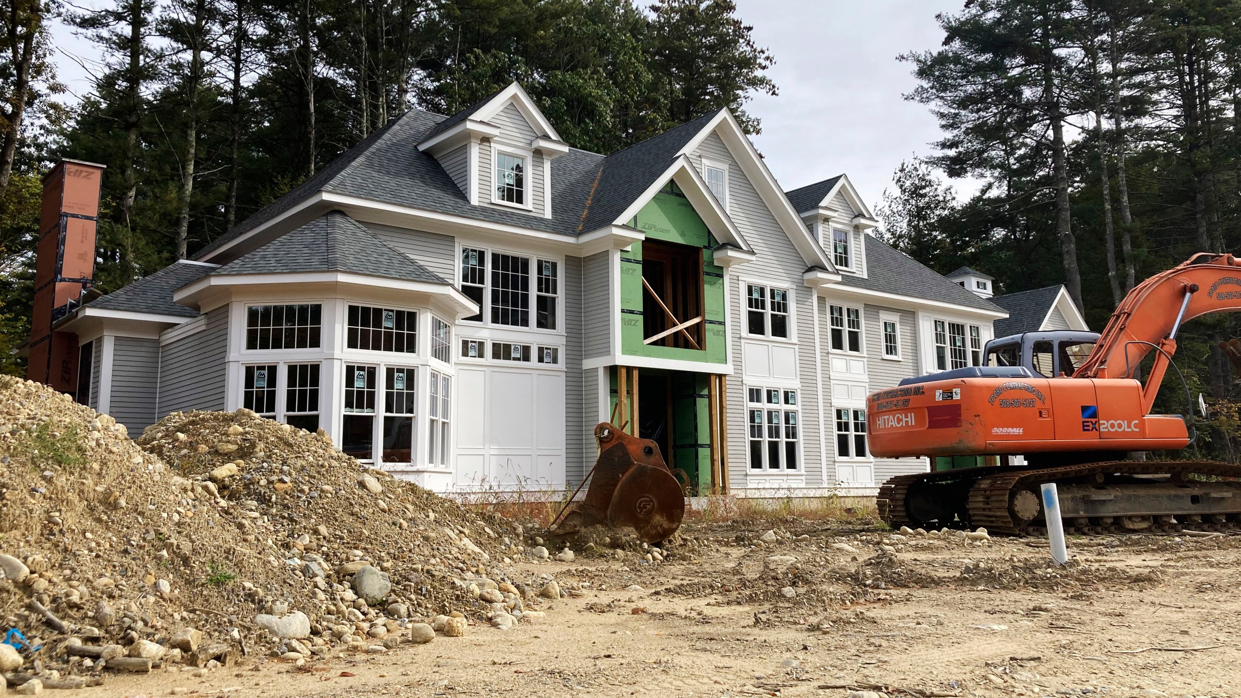 A home under construction is shown on Sunday, Oct. 15, 2023 in Sudbury, Mass. On Thursday, Freddie Mac reports on this week's average U.S. mortgage rates. (AP Photo/Peter Morgan)