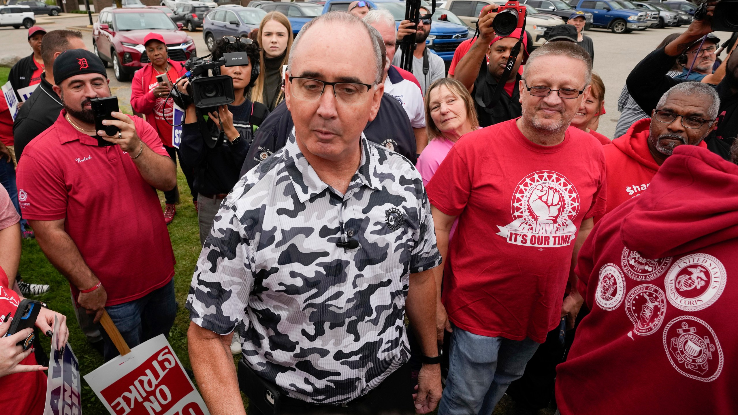 File - United Auto Workers President Shawn Fain talks with members picketing near a General Motors Assembly Plant in Delta Township, Mich., on Sept. 29, 2023. Fain is scheduled to update members today on bargaining with Detroit automakers as strikes against the companies head into their sixth week. (AP Photo/Paul Sancya, File)