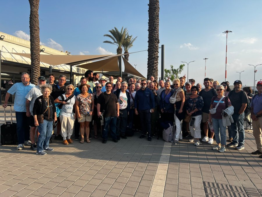 Rep. Cory Mills poses with Americans who he helped evacuate from Israel. (Rep. Cory Mills)