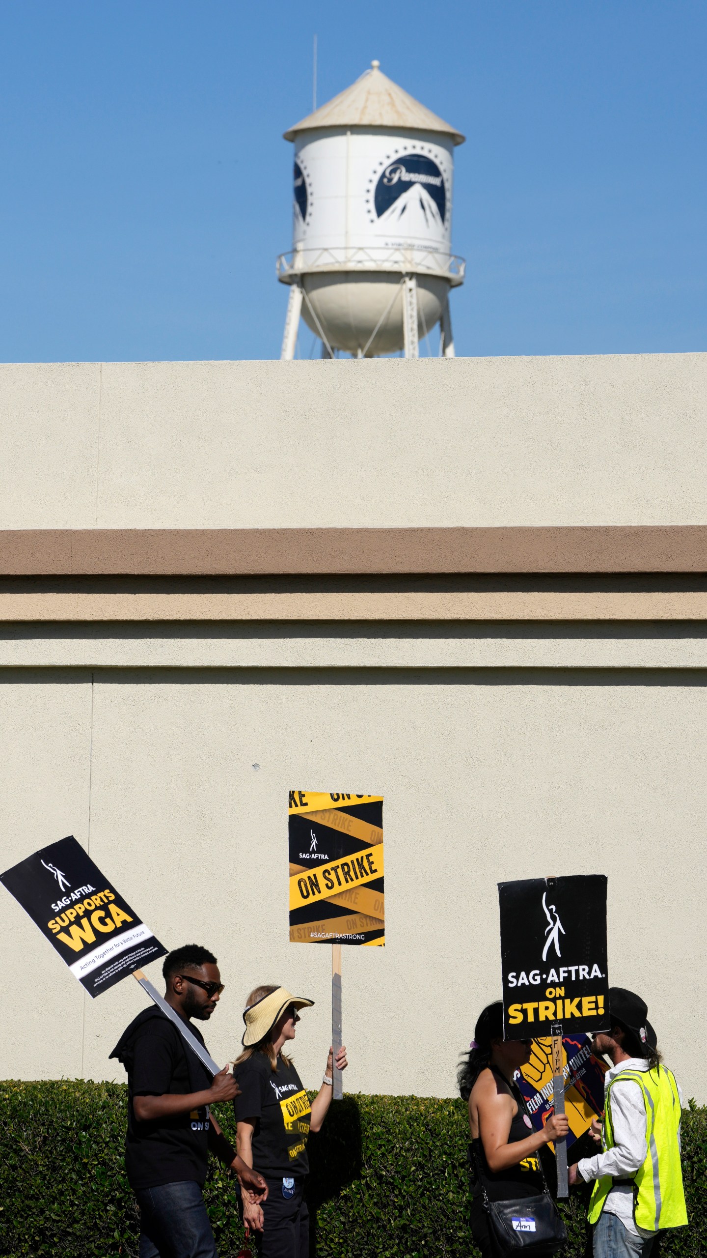 Striking actors picket outside Paramount Pictures studio, Friday, Nov. 3, 2023, in Los Angeles. (AP Photo/Chris Pizzello)