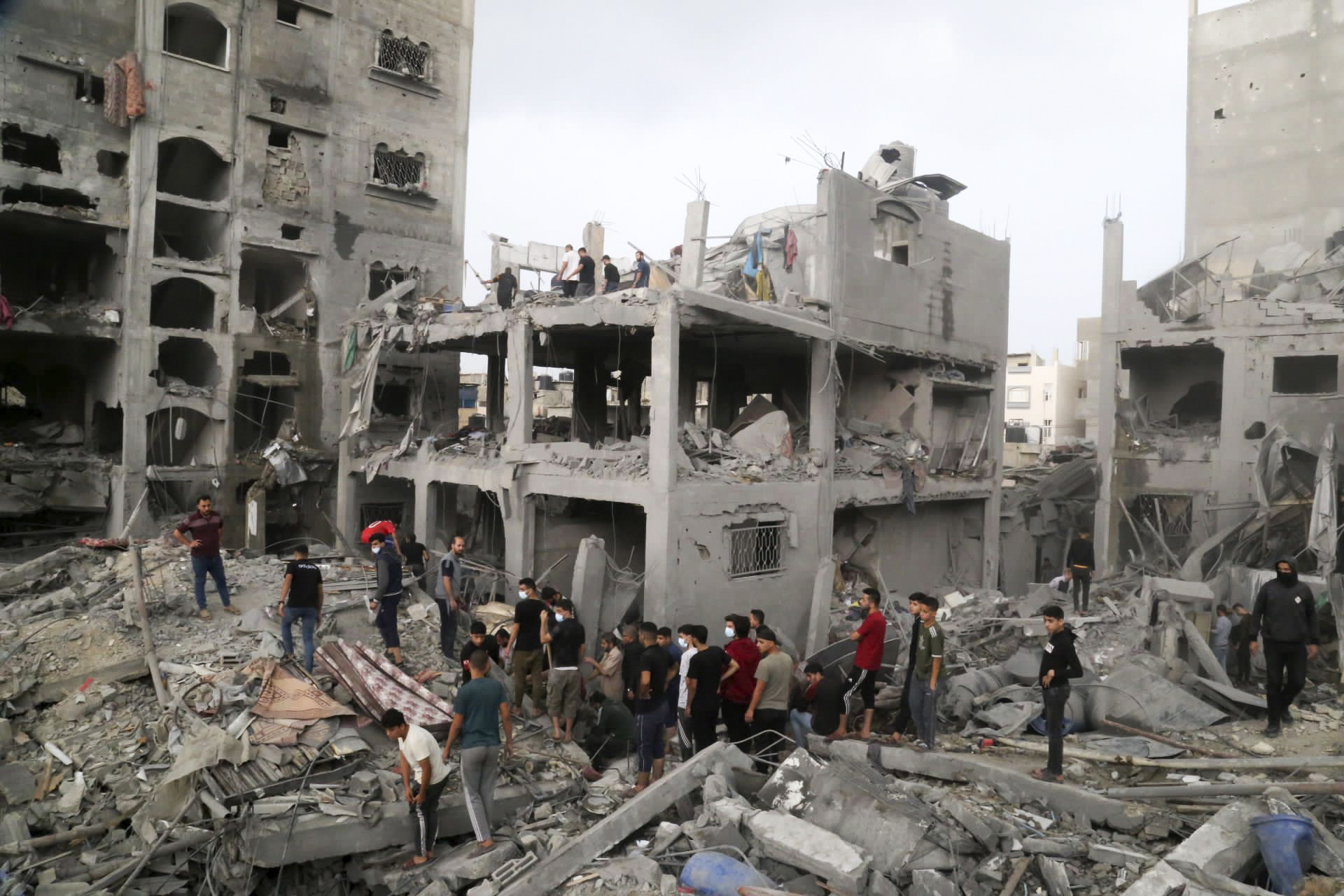 Palestinians look for survivors after an Israeli strike on a building last night in Jebaliya refugee camp, Gaza Strip, Tuesday, Nov. 14, 2023. (AP Photo/Mahmoud Abo Salamah)