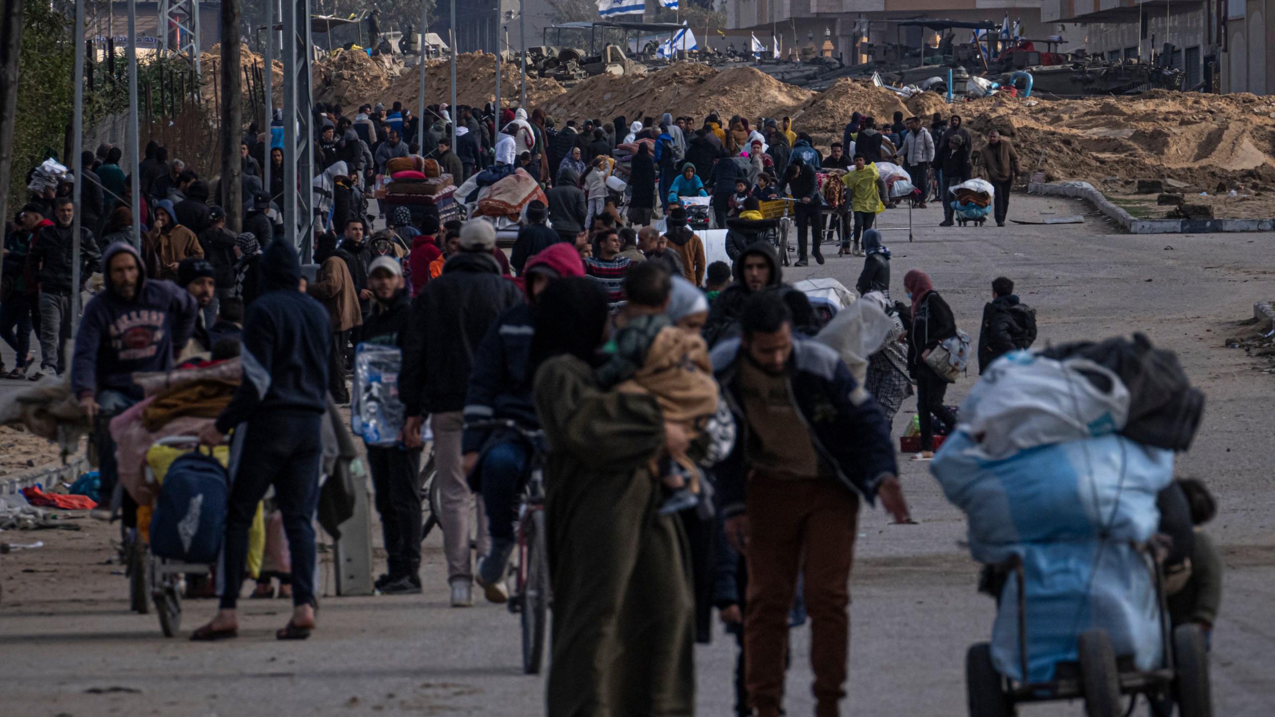 Palestinians flee Israeli ground offensive in Kahn Younis, Gaza Strip, Saturday, Jan. 27, 2024. (AP Photo/Fatima Shbair)