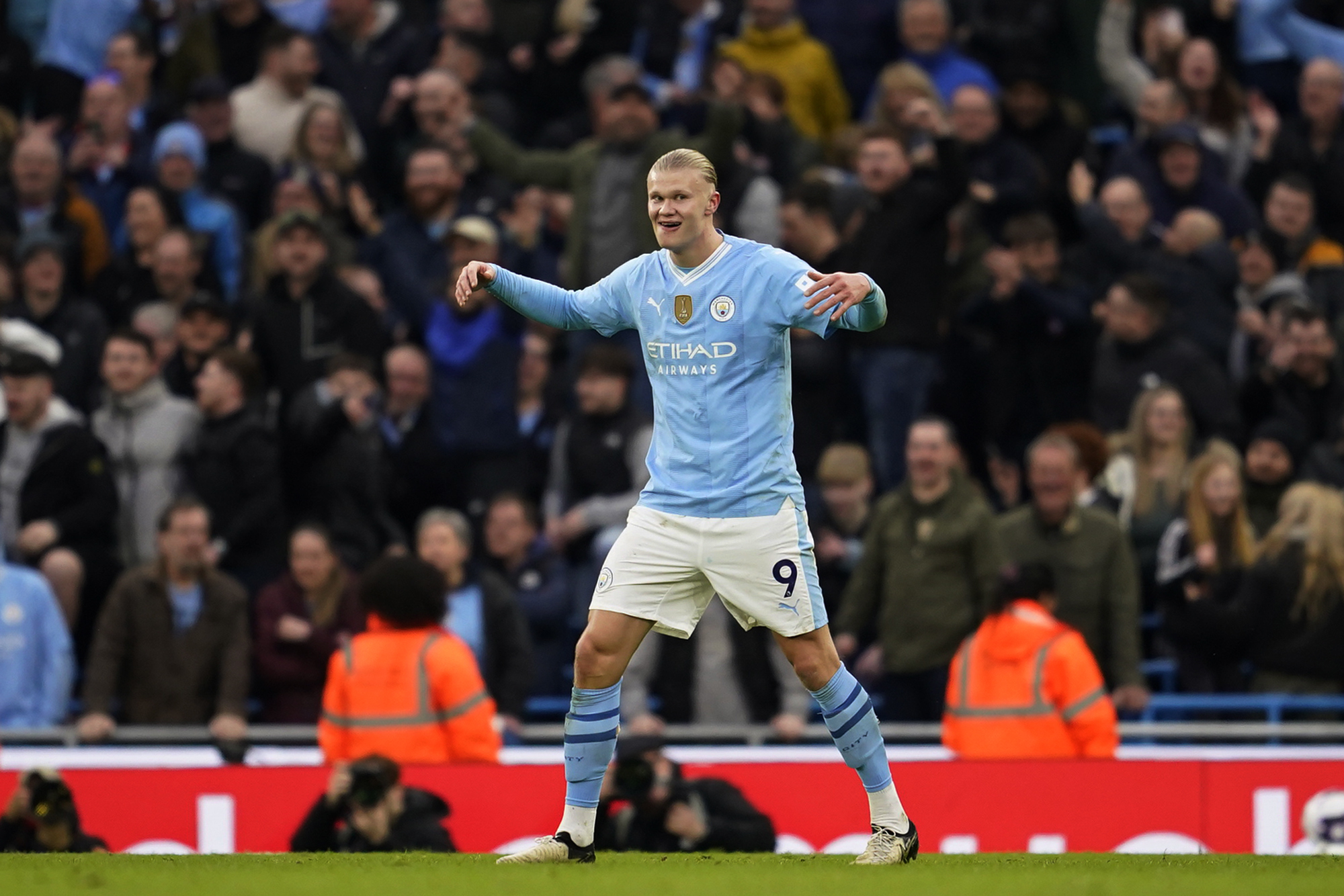 Manchester City's Erling Haaland celebrates after scoring his side's third goal during an English Premier League soccer match between Manchester City and Manchester United at the Etihad Stadium in Manchester, England, Sunday, March 3, 2024. (AP Photo/Dave Thompson)