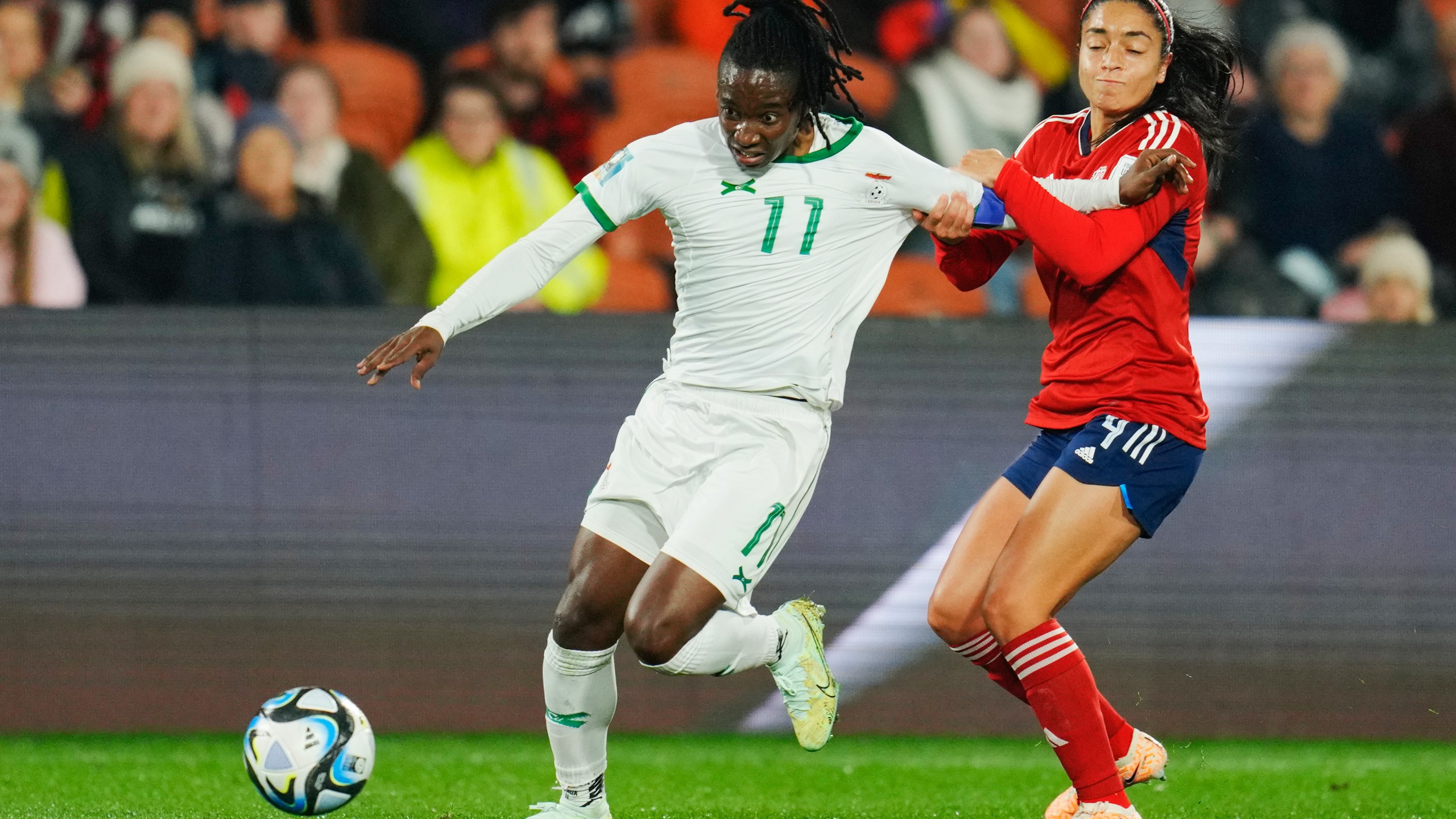 FILE -Costa Rica's Mariana Benavides, right, grabs the arm of Zambia's Barbra Banda as they compete for the ball during the Women's World Cup Group C soccer match between Costa Rica and Zambia in Hamilton, New Zealand, Monday, July 31, 2023. The Orlando Pride of the National Women's Soccer League have acquired Zambian forward Barbra Banda for a club record transfer fee, the team announced Thursday night, March 7, 2024. (AP Photo/Abbie Parr, File)