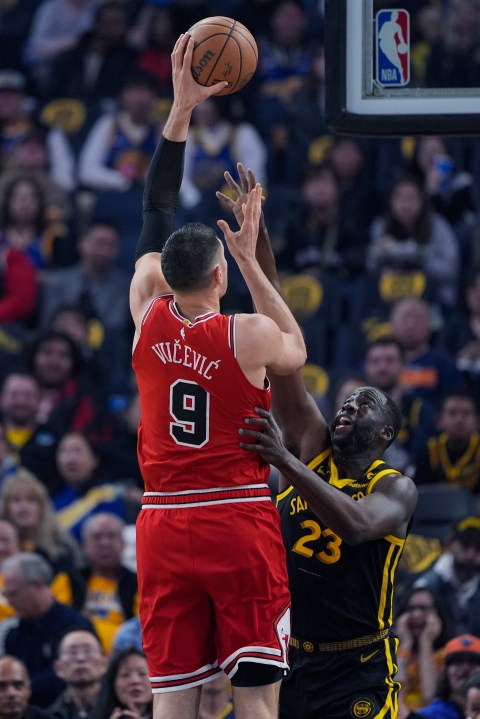 Chicago Bulls center Nikola Vucevic, left, shoots over Golden State Warriors center Draymond Green during the first half of an NBA basketball game Thursday, March 7, 2024, in San Francisco. (AP Photo/Godofredo A. Vásquez)