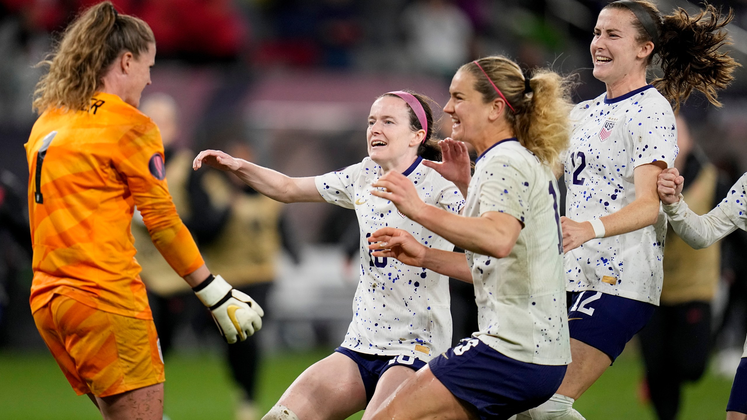 United States goalkeeper Alyssa Naeher, left, celebrates with teammates at the end of the penalty shootout in a CONCACAF Gold Cup women's soccer tournament semifinal match against Canada, Wednesday, March 6, 2024, in San Diego. (AP Photo/Gregory Bull)