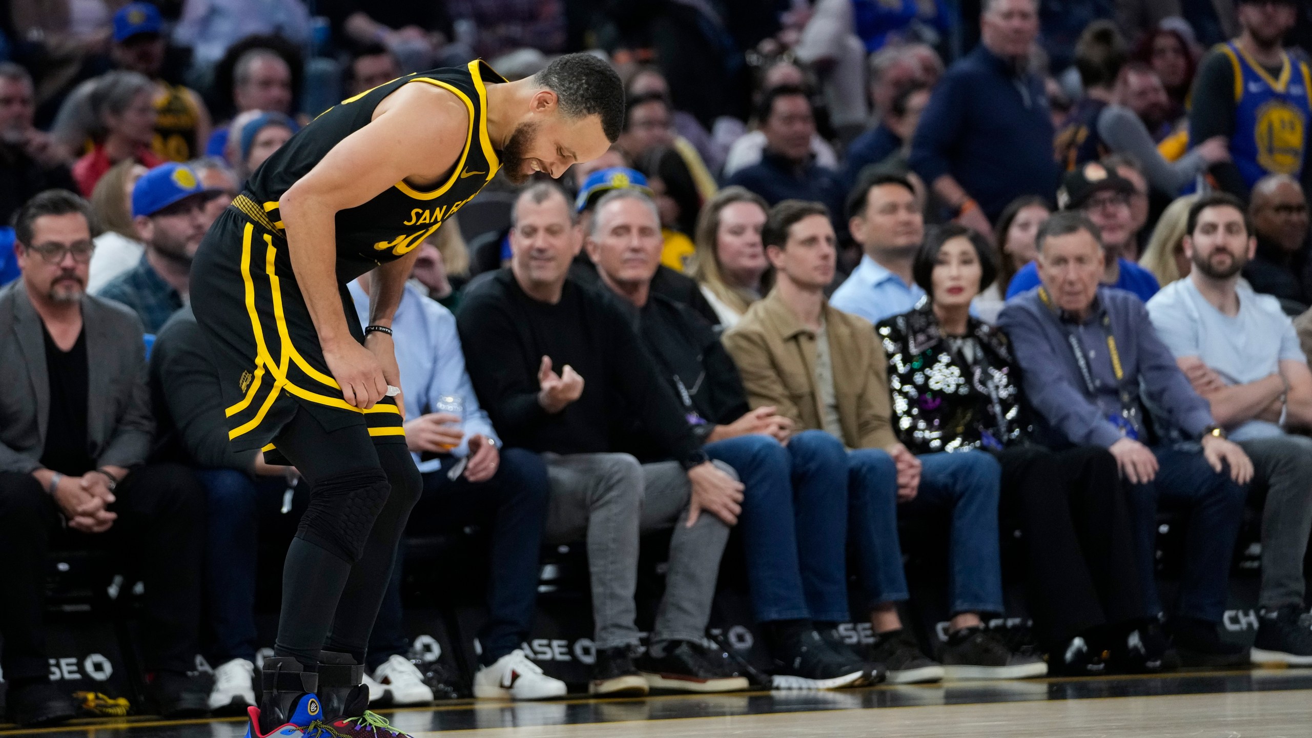 Golden State Warriors guard Stephen Curry limps off the court during the second half of the team's NBA basketball game against the Chicago Bulls, Thursday, March 7, 2024, in San Francisco. (AP Photo/Godofredo A. Vásquez)