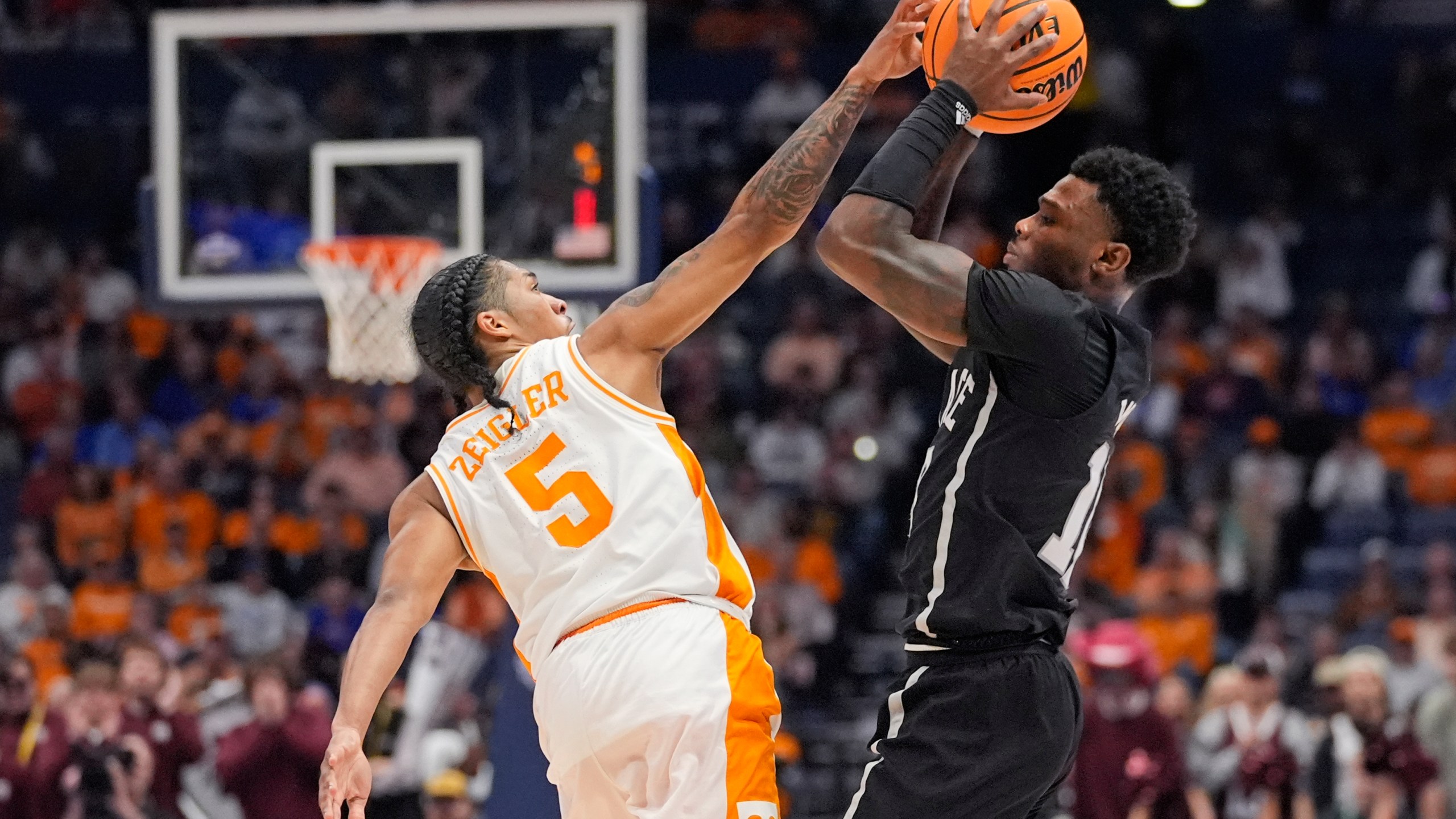 Tennessee guard Zakai Zeigler (5) tries to steal the ball from Mississippi State guard Dashawn Davis (10) during the first half of an NCAA college basketball game at the Southeastern Conference tournament Friday, March 15, 2024, in Nashville, Tenn. (AP Photo/John Bazemore)