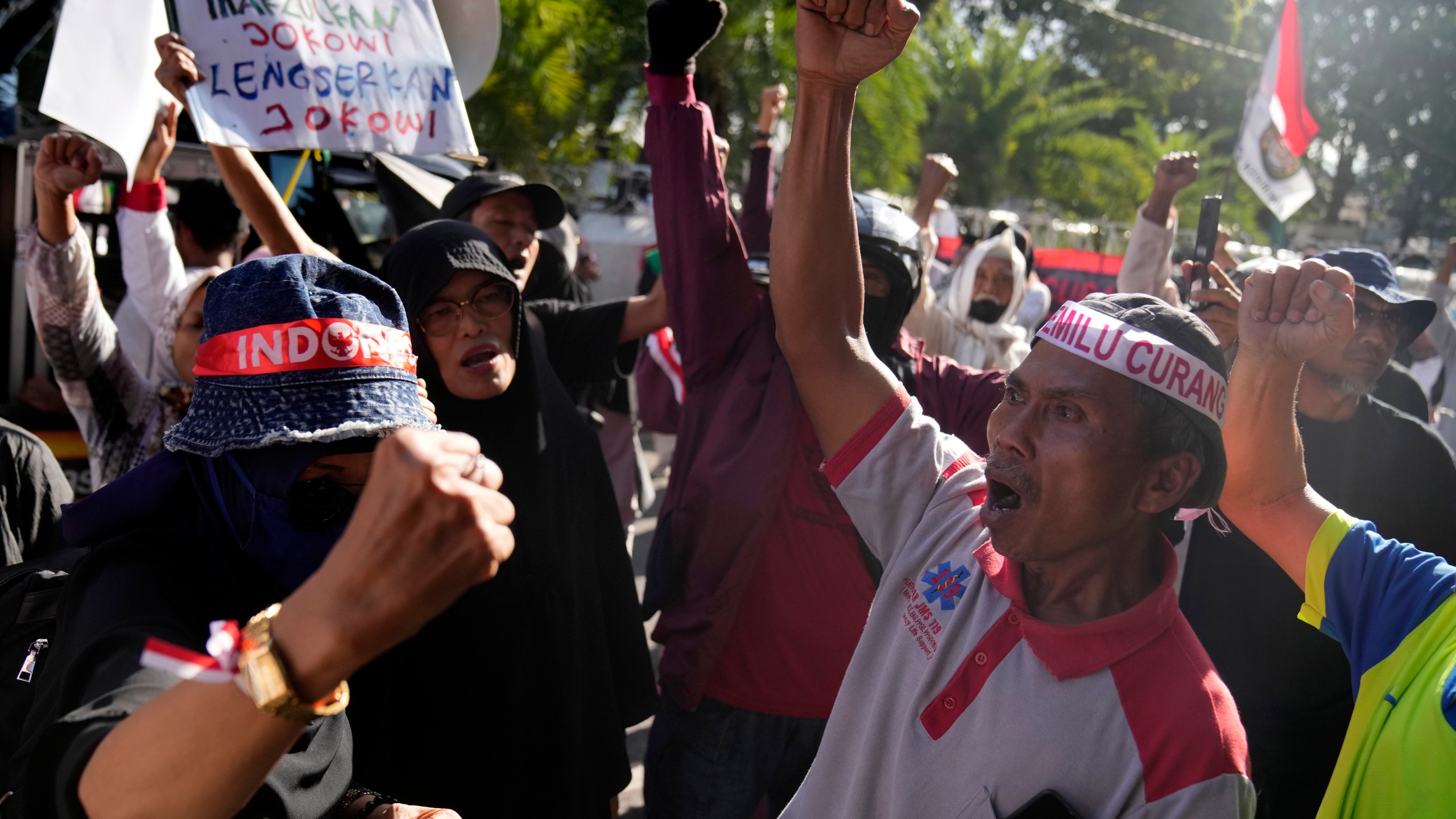 Protesters shout slogans during a rally alleging a widespread fraud in the Feb. 14 presidential election, outside the General Election Commission's office in Jakarta, Indonesia, Wednesday, March 20, 2024. Presidential frontrunner Prabowo Subianto, a former general linked to past human rights abuses and his running mate Gibran Rakabuming Raka, the eldest son of Indonesian President Joko Widodo, are currently leading the tally with nearly 60% of the votes. (AP Photo/Dita Alangkara)