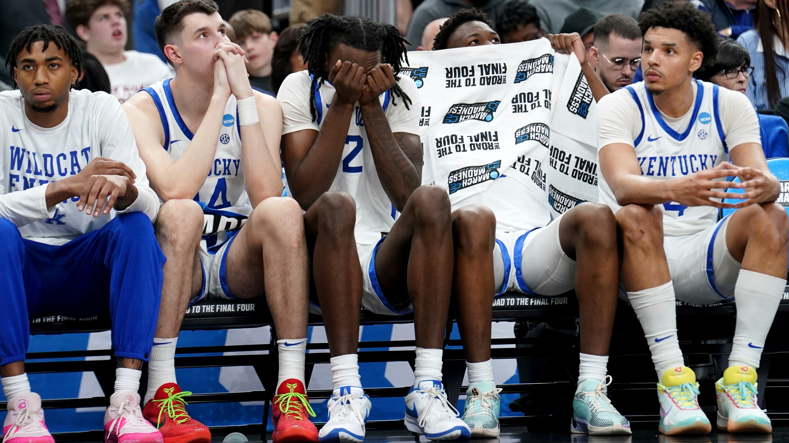 The Kentucy bench watches the final minutes of the team's loss to Oakland in a college basketball game in the first round of the men's NCAA tournament Thursday, March 21, 2024, in Pittsburgh. (AP Photo/Matt Freed)