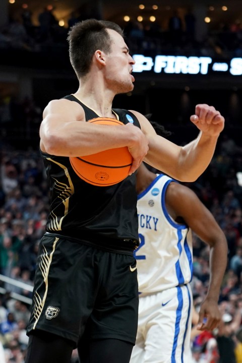 Oakland's Jack Gohlke (3) celebrates the team's win over Kentucky in a college basketball game in the first round of the men's NCAA tournament Thursday, March 21, 2024, in Pittsburgh. (AP Photo/Matt Freed)