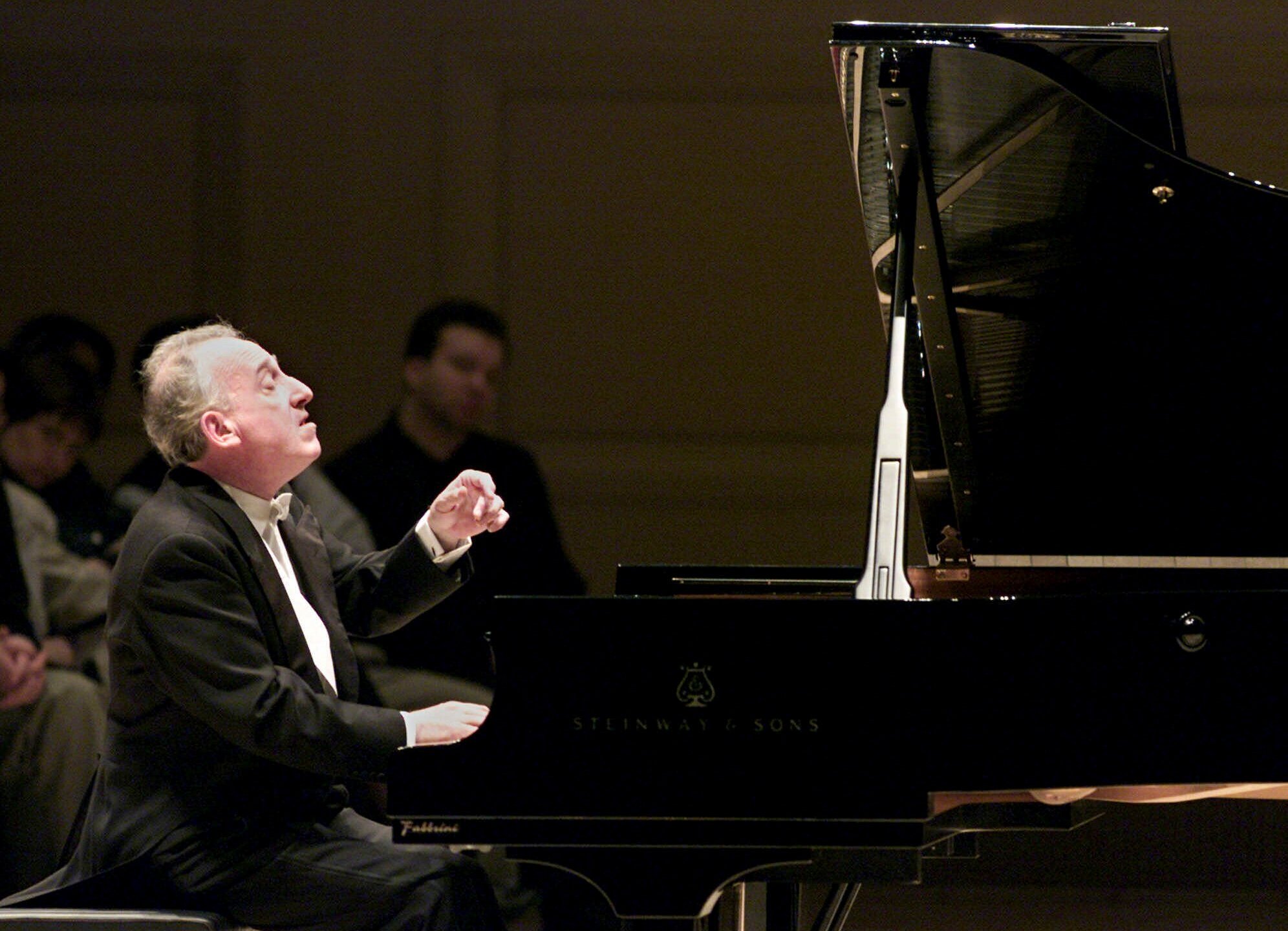 FILE - Pianist Maurizio Pollini performs at Carnegie Hall in New York Monday evening, March 19, 2001. Grammy-winning Italian pianist Maurizio Pollini has died. He was 82. Pollini performed frequently at Milan’s La Scala. The opera house said in a statement that he died on Saturday March 23, 2024, without giving a cause of death. (AP Photo/Robert Mecea, File)
