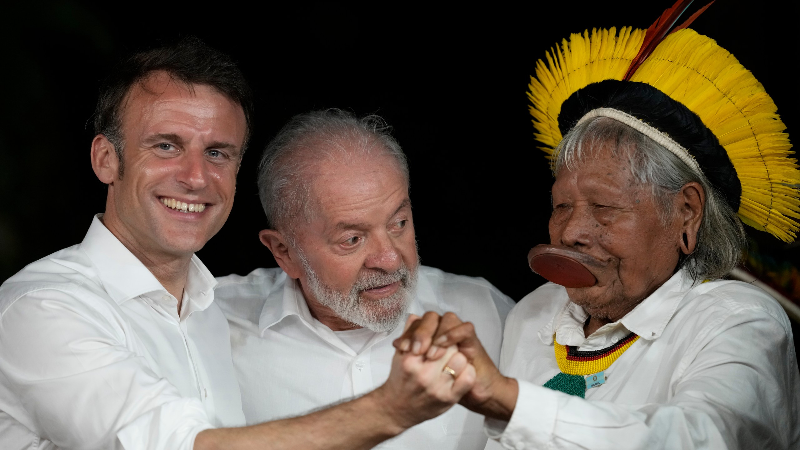 French President Emmanuel Macron, from left, Brazil's President Luiz Inacio Lula da Silva and Chief Raoni Metuktire, pose for photos on Combu Island, near Belem, Para state, Brazil, Tuesday, March 26, 2024. (AP Photo/Eraldo Peres)