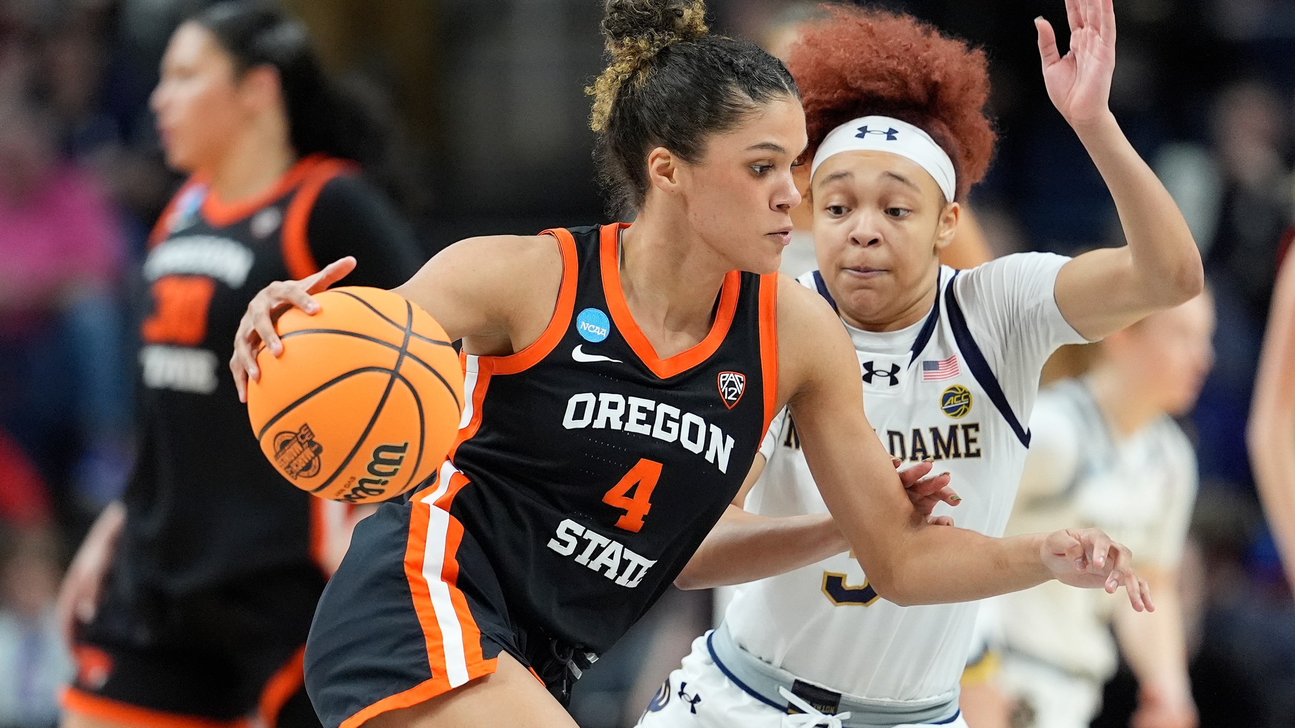 Oregon State guard Donovyn Hunter (4) drives against Notre Dame guard Hannah Hidalgo (3) during the second half of a Sweet Sixteen round college basketball game during the NCAA Tournament, Friday, March 29, 2024, in Albany, N.Y. (AP Photo/Mary Altaffer)
