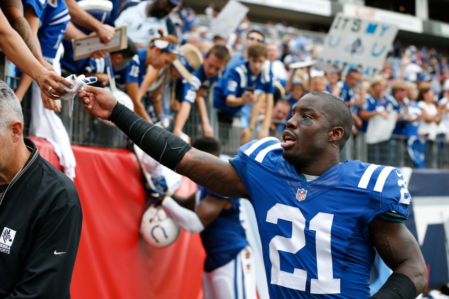 FILE - Indianapolis Colts cornerback Vontae Davis (21) gives his gloves to a fan after an NFL football game against the Tennessee Titans Sunday, Sept. 27, 2015, in Nashville, Tenn. The Colts won 35-33. Former Miami Dolphins and Indianapolis Colts cornerback Vontae Davis was found dead in his South Florida home on Monday, April 1, 2024, but police say no foul play is suspected.(AP Photo/Weston Kenney, File)