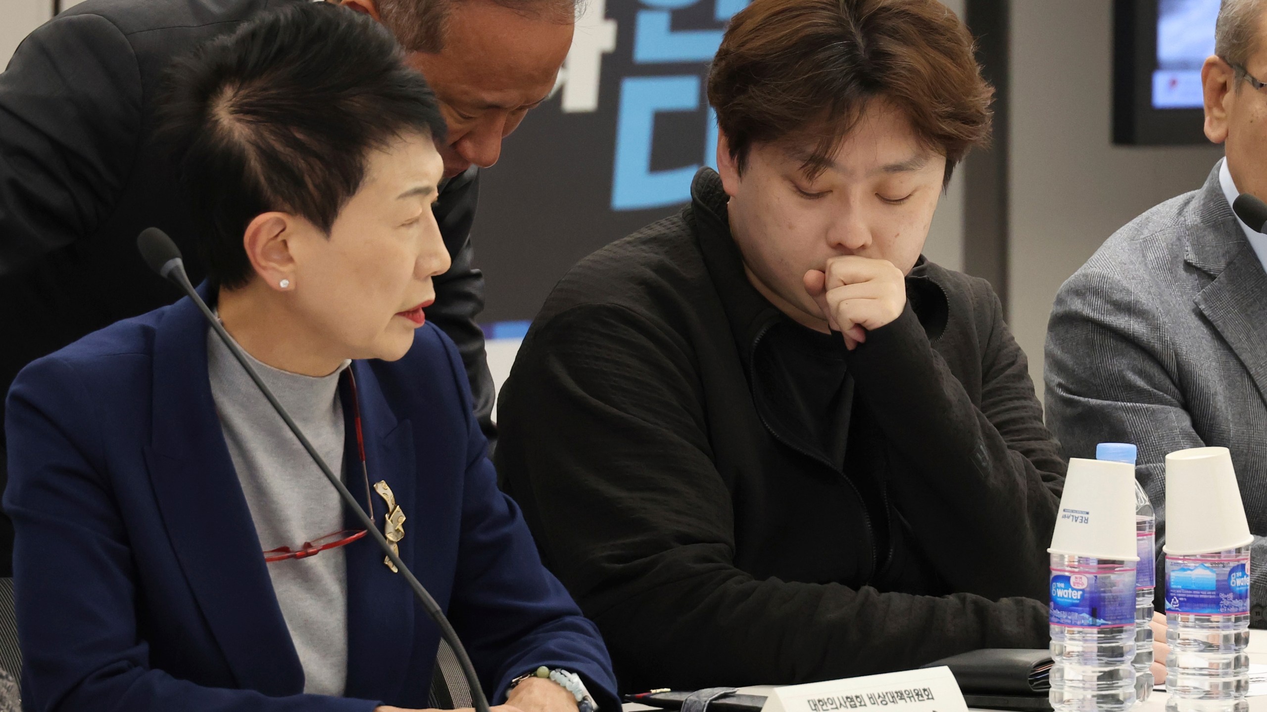 Park Dan, head of an emergency committee at the Korean Intern Resident Association, center right, is seen during a meeting at the Korean Medical Association in Seoul, South Korea, March 31, 2024. South Korea’s president Yoon Suk Yeol met the leader of thousands of striking junior doctors on Thursday, April 4, 2024, and promised to respect their position during future talks over his contentious push to sharply increase medical school admissions. The meeting between President Yoon Suk Yeol and Park Dan, head of an emergency committee for the Korea Intern Resident Association, was the first of its kind since more than 90% of the country’s 13,000 trainee doctors walked off the job in February, disrupting hospital operations. (Choi Jae-gu/Yonhap via AP)