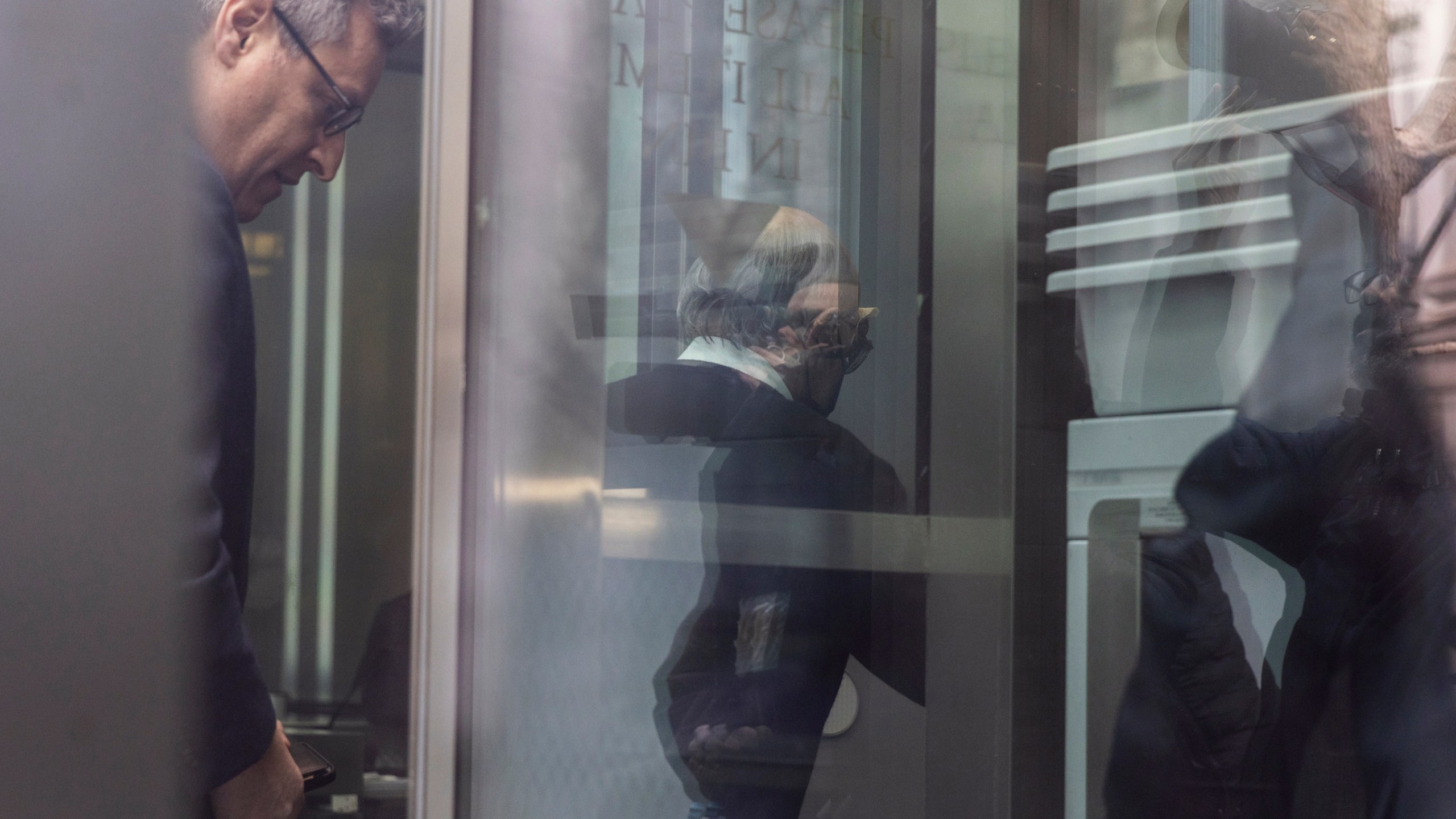 Joe Lewis arrives Manhattan Federal court for his sentencing, Thursday, April. 4, 2024, in New York. Lewis pleaded guilty in January to insider trading and conspiracy charges, saying his crimes had left him feeling embarrassed. Lewis’ family trust owns the Tottenham Hotspur soccer club. (AP Photo/Jeenah Moon)