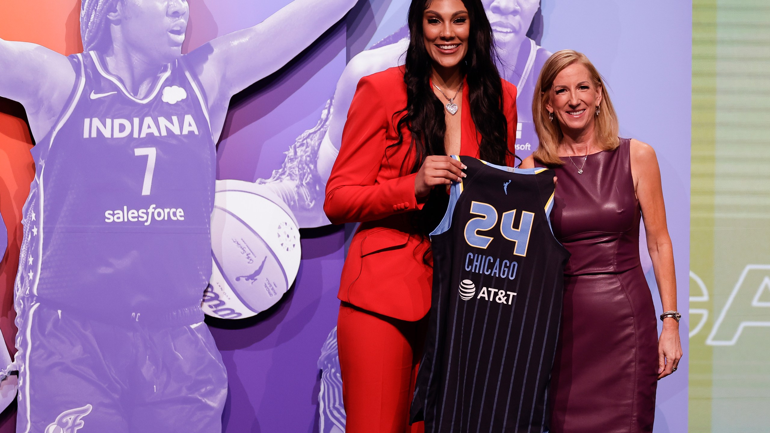 South Carolina's Kamilla Cardoso, left, poses for a photo with WNBA commissioner Cathy Engelbert after being selected third overall by the Chicago Sky during the first round of the WNBA basketball draft, Monday, April 15, 2024, in New York. (AP Photo/Adam Hunger)