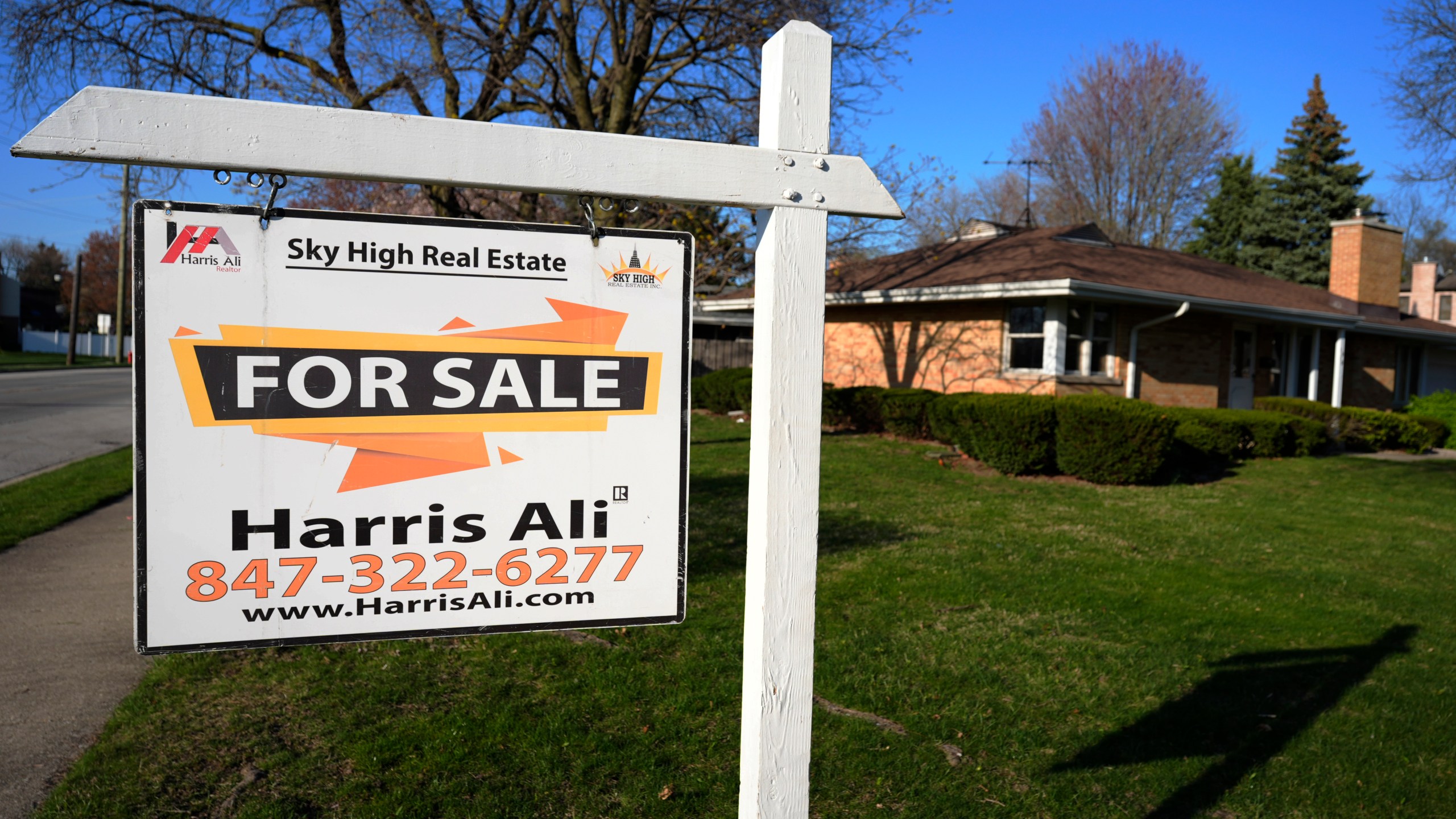 A "For Sale" sign is displayed in front of a home in Skokie, Ill., Sunday, April 14, 2024. On Thursday, May 2, 2024, Freddie Mac reports on this week's average U.S. mortgage rates. (AP Photo/Nam Y. Huh)