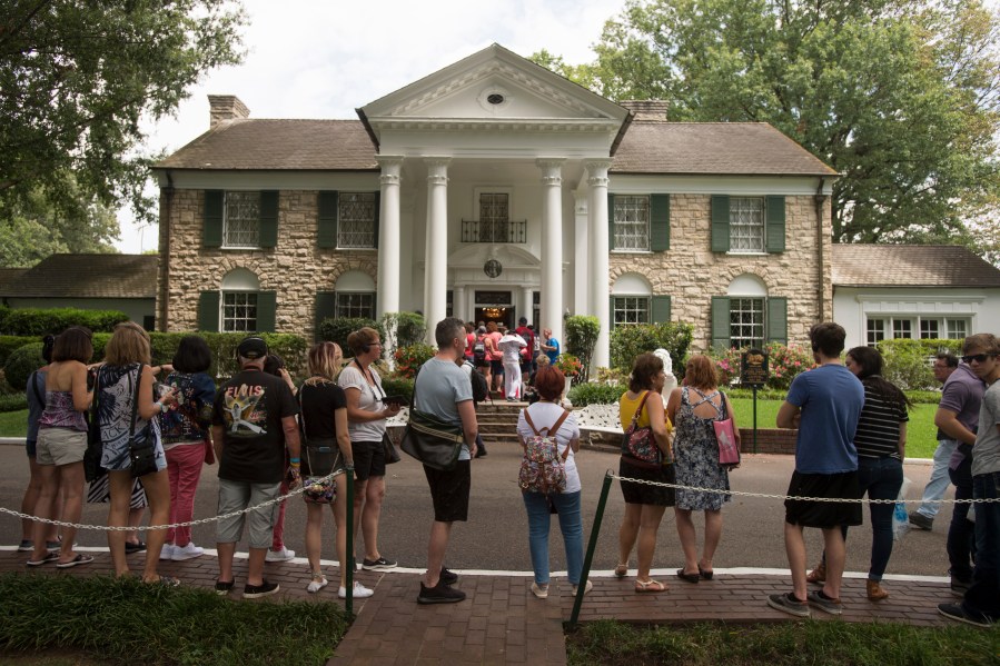 FILE - Fans wait in line outside Graceland Tuesday, Aug. 15, 2017, in Memphis, Tenn. The granddaughter of Elvis Presley is fighting plans to publicly auction his Graceland estate in Memphis after a company tried to sell the property based on claims that a loan using the king of rock ’n’ roll's former home as collateral was not repaid. A public auction for the estate had been scheduled for Thursday, May 23, 2024, but a Memphis judge blocked the sale after Presley’s granddaughter Riley Keough sought a temporary restraining order and filed a lawsuit, court documents show. (AP Photo/Brandon Dill, File)