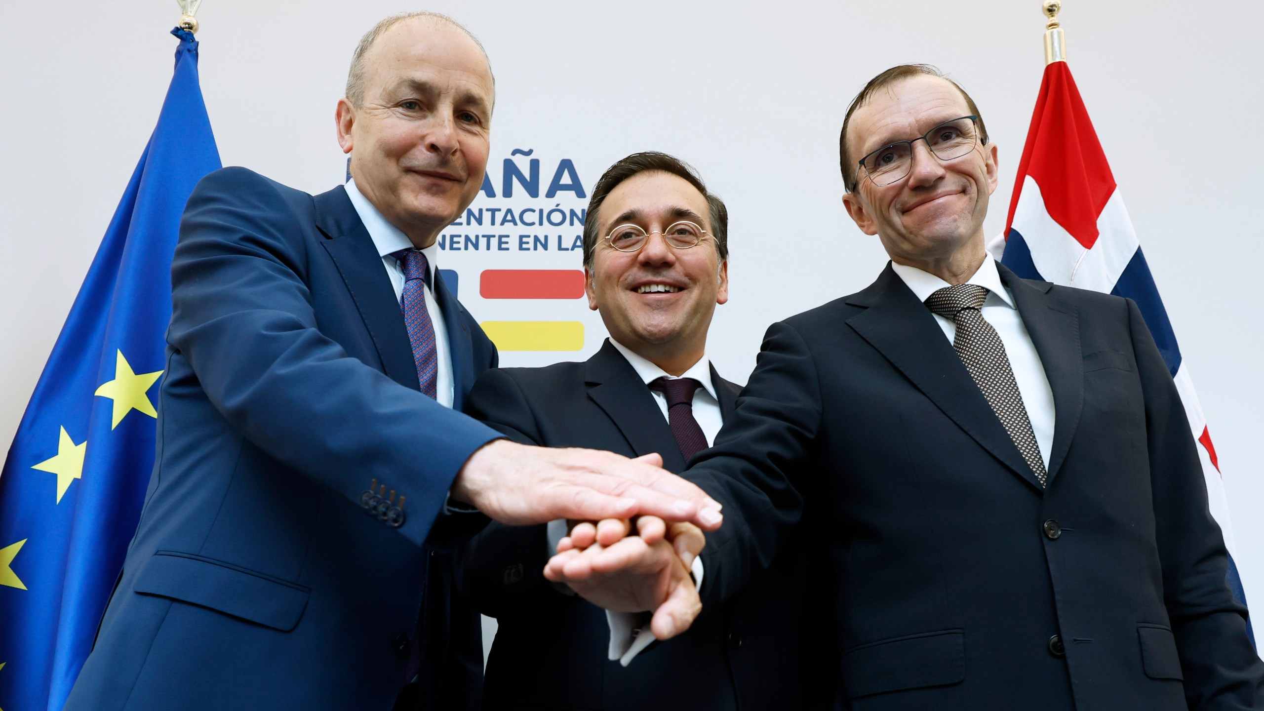 From right, Norway's Foreign Minister Espen Barth Eide, Spain's Foreign Minister Jose Manuel Albares Bueno and Ireland's Foreign Minister Micheal Martin pose for a photo, at the end of a media conference, during talks on the Middle East, in Brussels, Monday, May 27, 2024. (AP Photo/Geert Vanden Wijngaert)