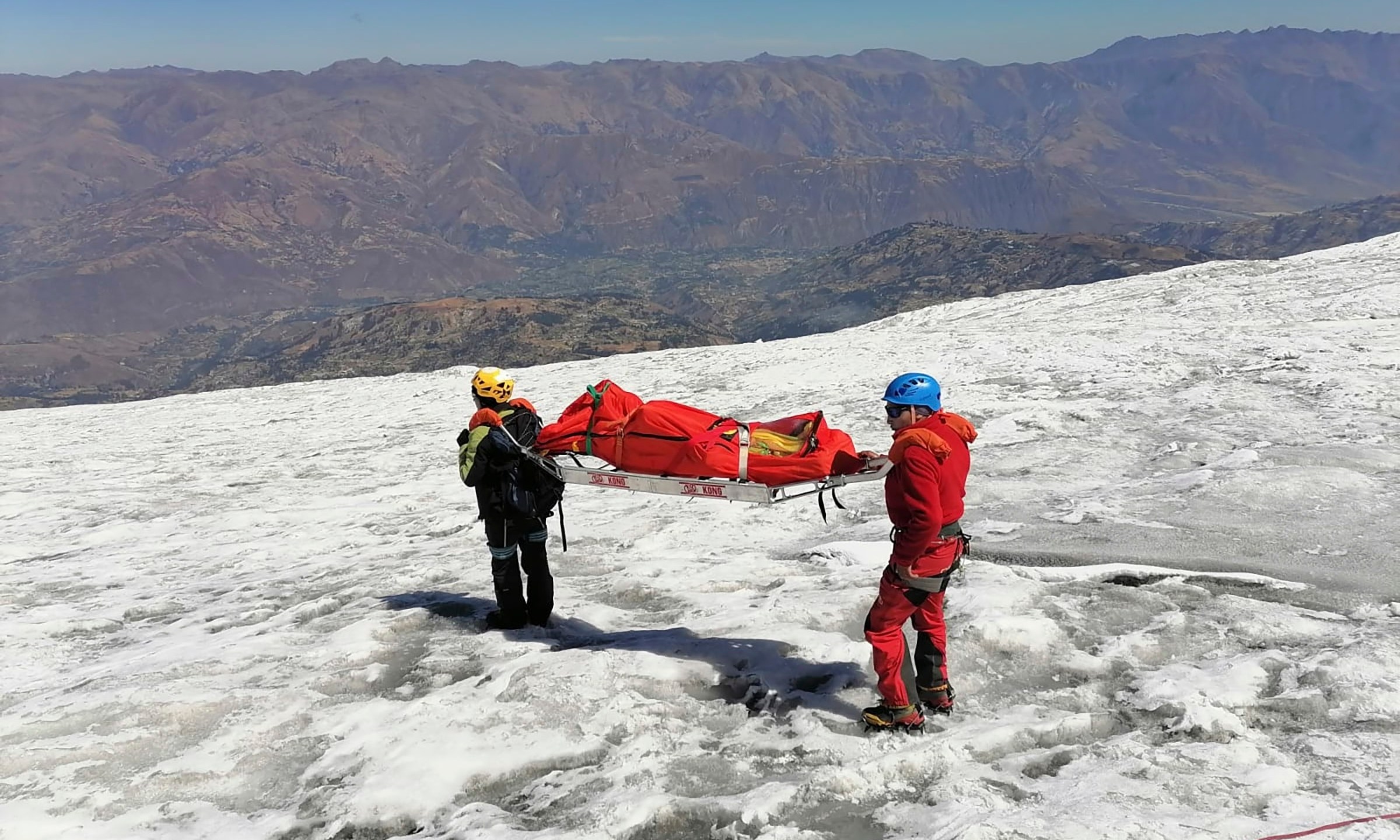 This photo distributed by the Peruvian National Police shows police carrying a body that they identify as U.S. mountain climber William Stampfl, on Huascaran mountain in Huaraz, Peru, July 5, 2024. Peruvian authorities announced on Tuesday, July 9, 2024, that they have found the mummified body of the American man who died 22 years ago, along with two other American climbers, after the three were trapped in an avalanche while trying to climb Peru's highest mountain. (Peruvian National Police via AP)