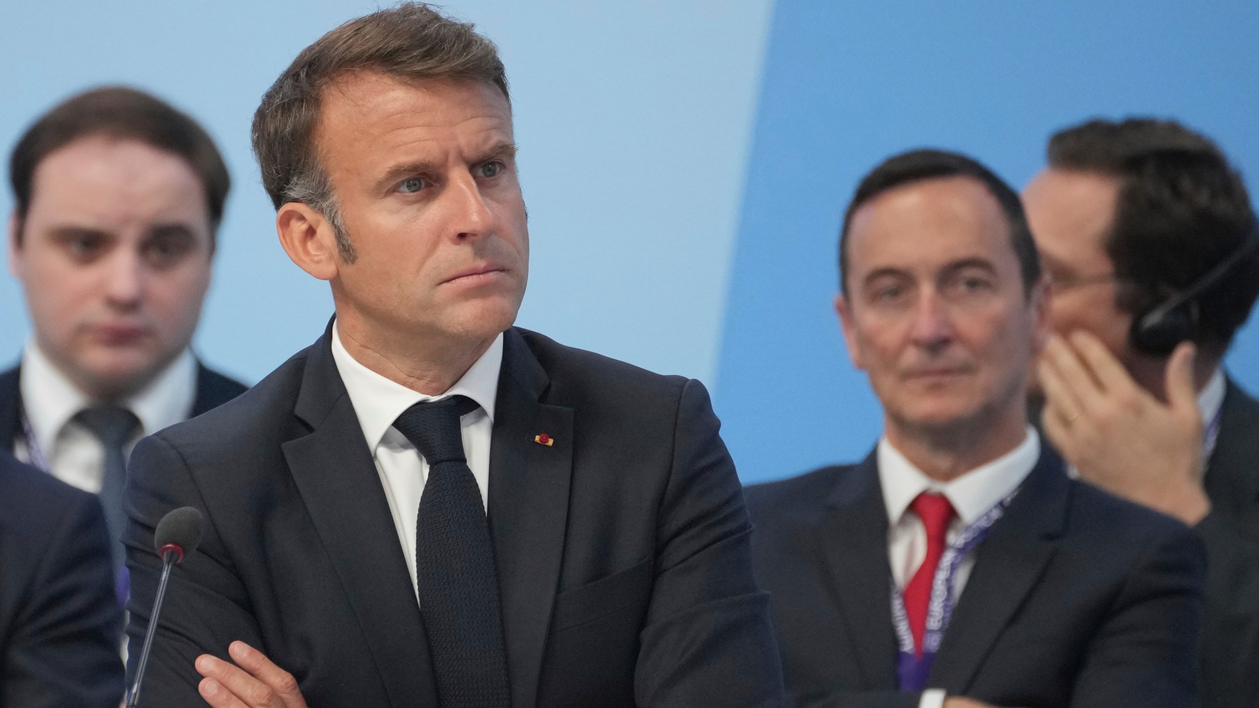 The President of France Emmanuel Macron listens to British Prime Minister Keir Starmer during the first plenary session at the European Political Community meeting in Blenheim Palace, Woodstock, England , Thursday, July 18, 2024. (AP Photo/Kin Cheung, Pool)