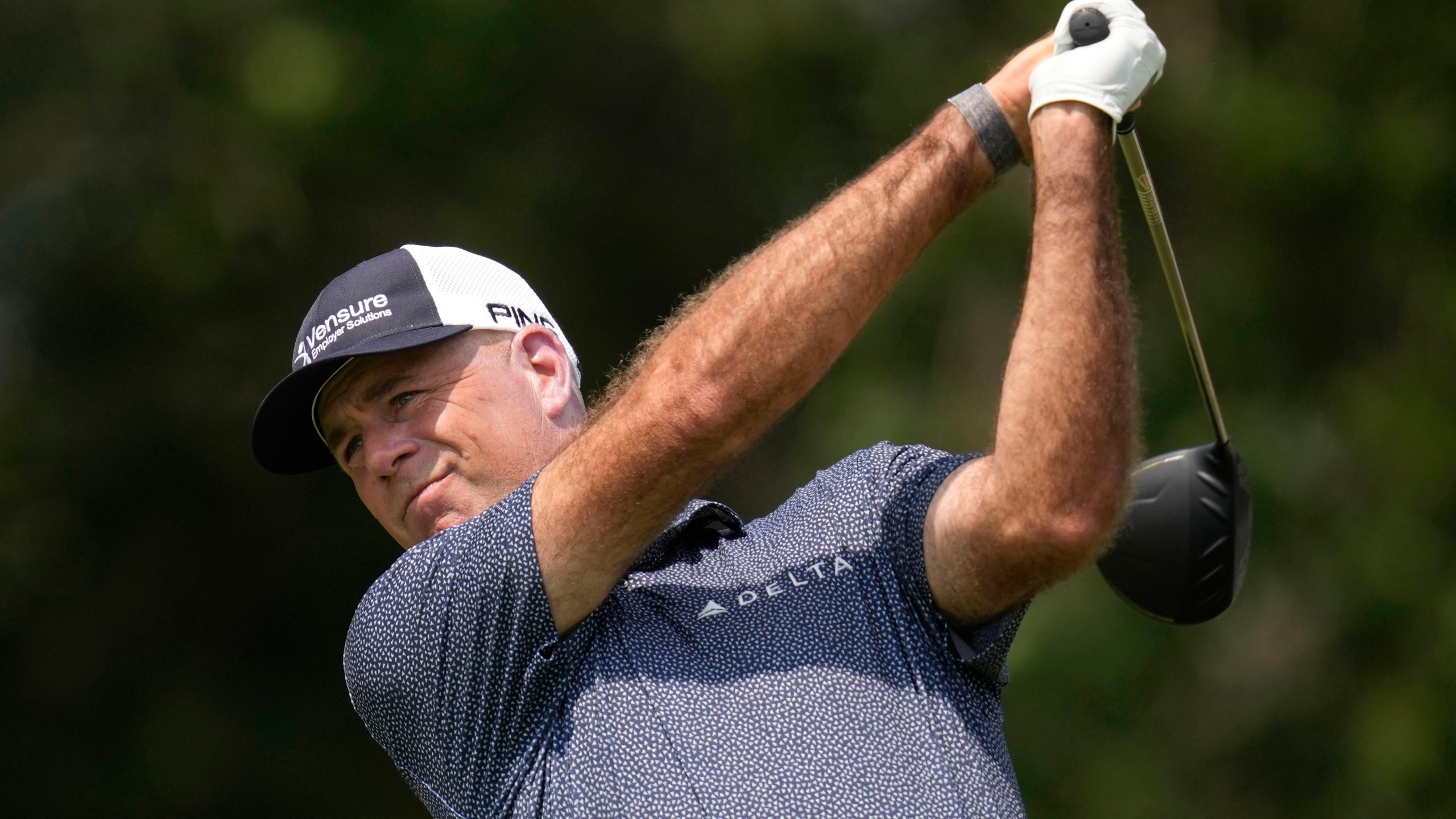 Stewart Cink watches his tee shot on the 10th hole during the second round of the 3M Open golf tournament at the Tournament Players Club, Friday, July 26, 2024, in Blaine, Minn. (AP Photo/Charlie Neibergall)