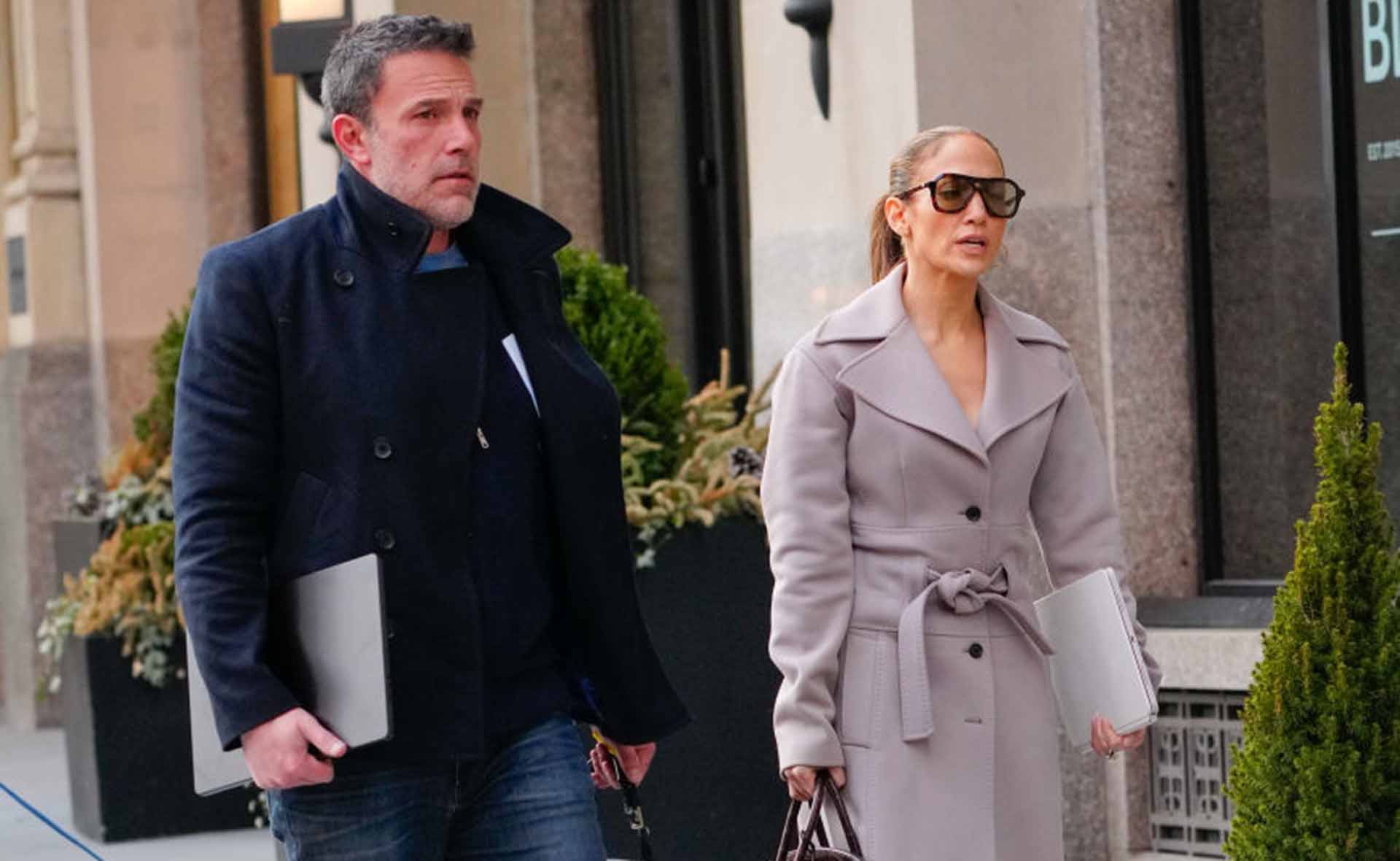 A picture of Ben Affleck and Jennifer Lopez walking in New York.