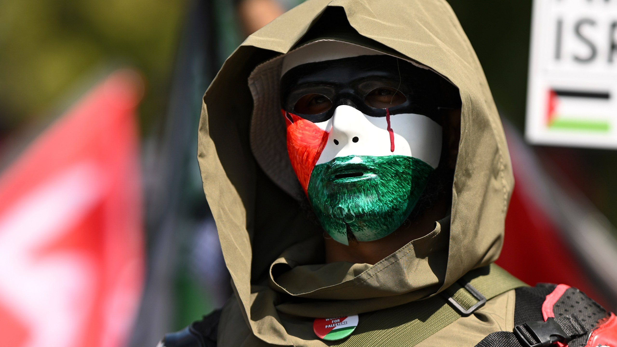 A protester marchs to the Democratic National Convention after a rally at Union Park Monday, Aug. 19, 2024, in Chicago. (AP Photo/Noah Berger)