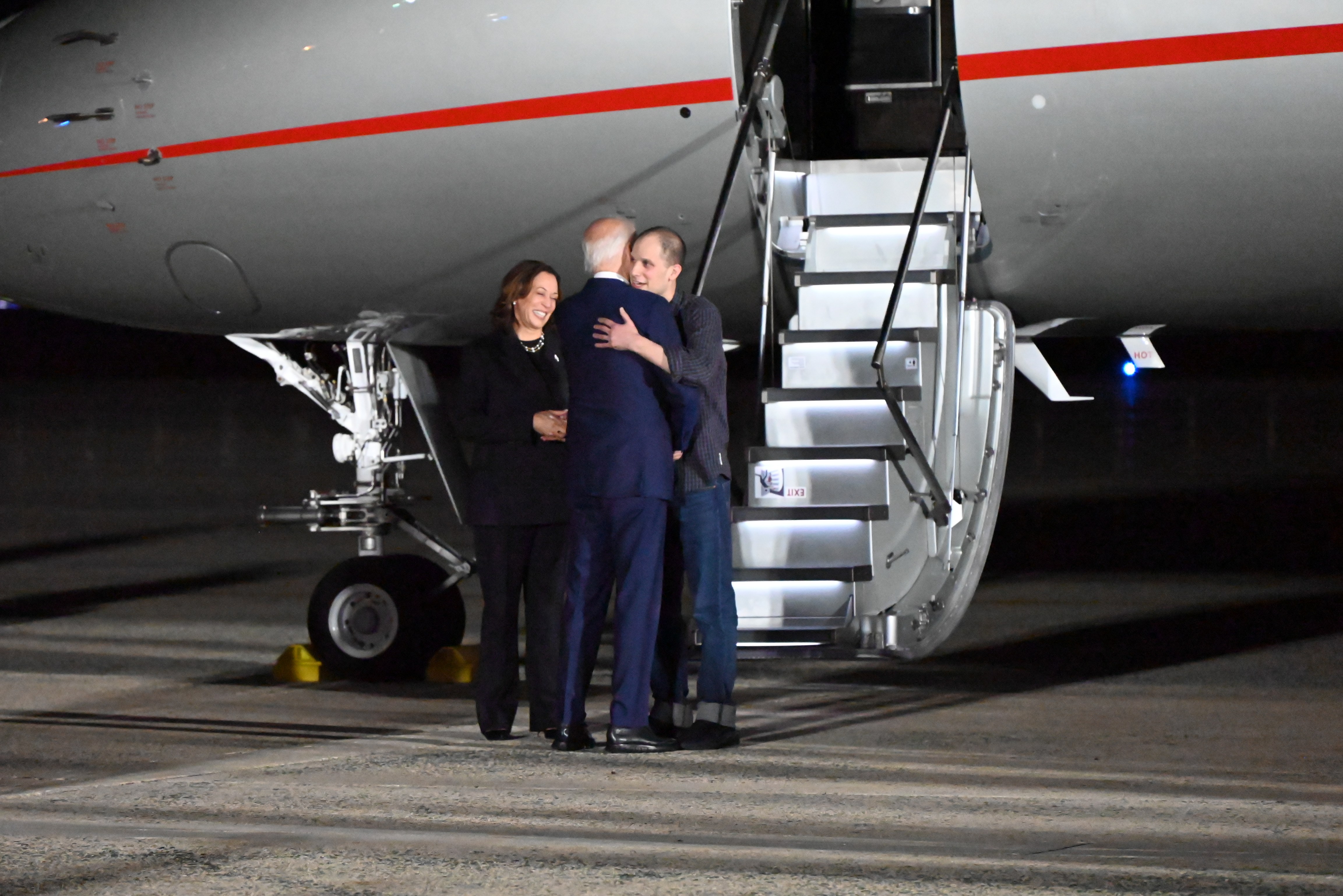 US President Joe Biden and Vice President Kamala Harris welcome US prisoners returning to America.