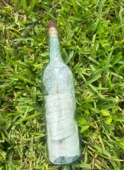 An image of a message in a bottle discovered by Florida woman Suzanne Flament-Smith