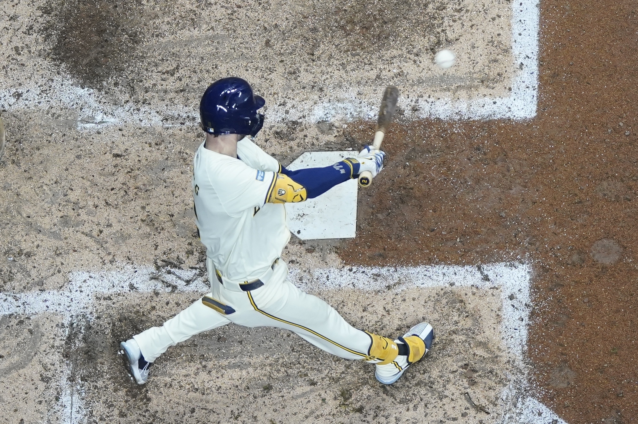 Milwaukee Brewers' Brice Turang hits an RBI single during the sixth inning of a baseball game against the Philadelphia Phillies Monday, Sept. 16, 2024, in Milwaukee. (AP Photo/Morry Gash)