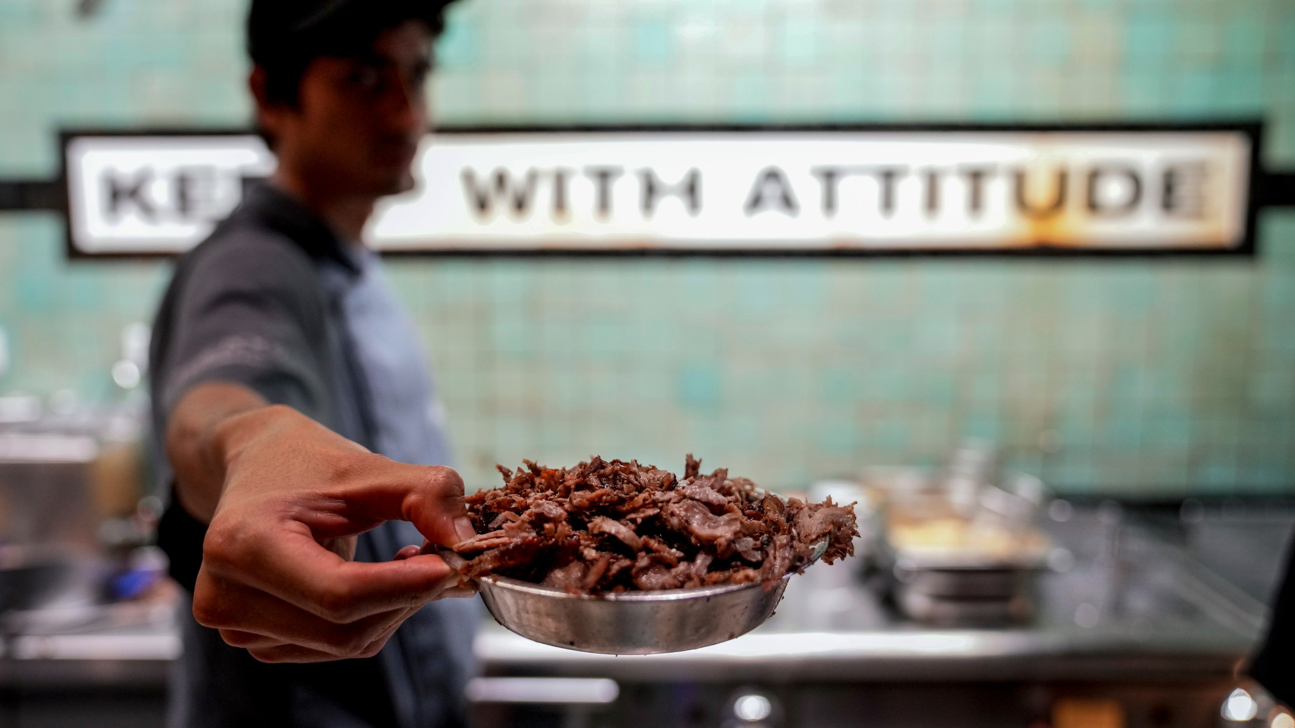 A doner chef prepares doner kebabs for customers in a doner kebab restaurant in Berlin, Germany, Monday, Sept. 16, 2024. (AP Photo/Ebrahim Noroozi)