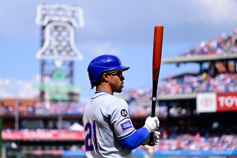 New York Mets' Francisco Lindor prepares for an at-bat during the first inning of a baseball game against the Philadelphia Phillies, Sunday, Sept. 15, 2024, in Philadelphia. (AP Photo/Derik Hamilton)