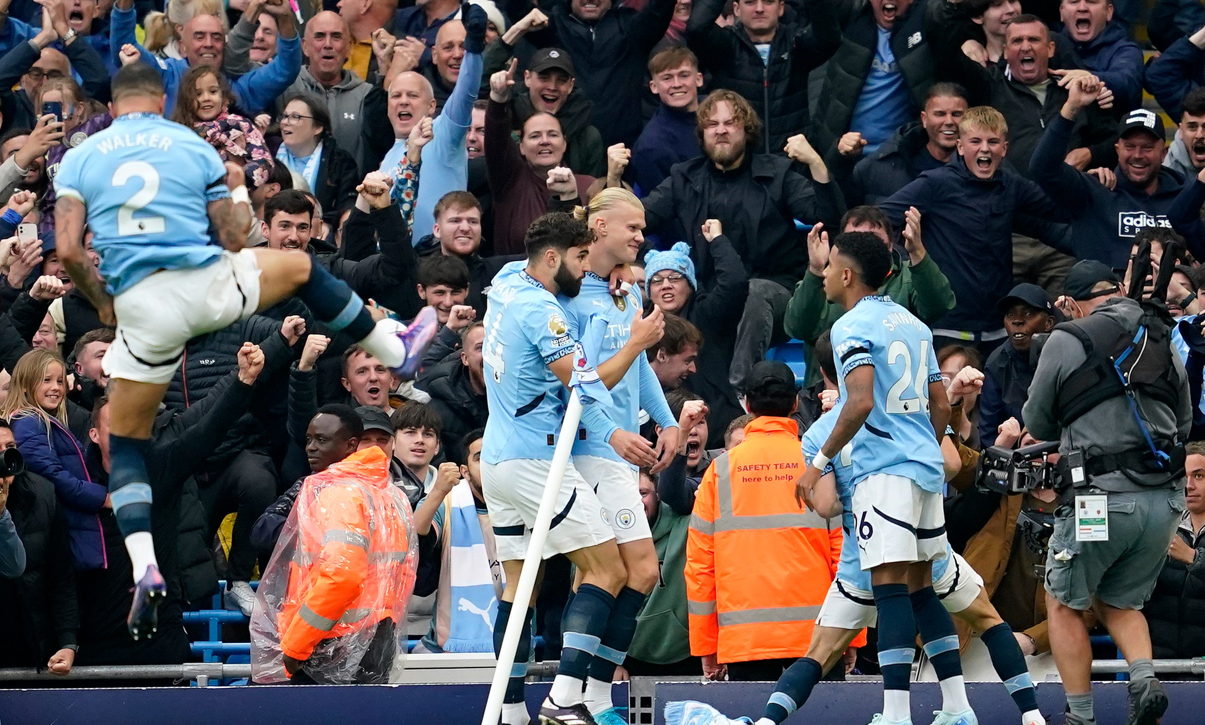 Manchester City's Erling Haaland, center, celebrates after scoring his side's opening goal during the English Premier League soccer match between Manchester City and Arsenal at the Etihad stadium in Manchester, England, Sunday, Sept. 22, 2024. (AP Photo/Dave Thompson)