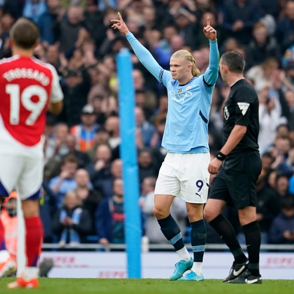 Manchester City's Erling Haaland, center, celebrates after scoring his side's opening goal during the English Premier League soccer match between Manchester City and Arsenal at the Etihad stadium in Manchester, England, Sunday, Sept. 22, 2024. (AP Photo/Dave Thompson)