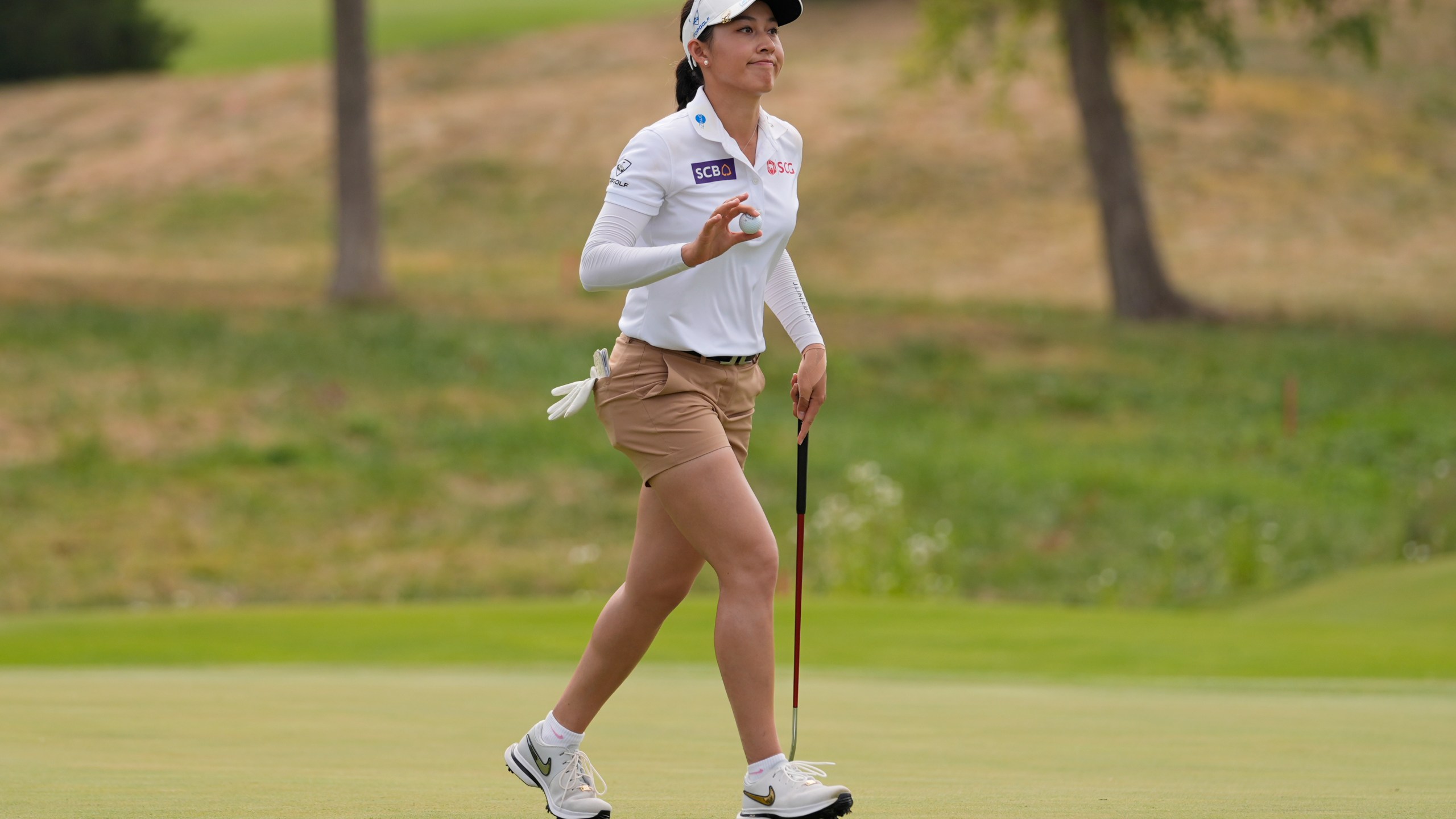 Jeeno Thitikul, of Thailand, reacts to her putt second hole during the final round of the LPGA Kroger Queen City Championship golf tournament at TPC River's Bend in Maineville, Ohio, Sunday, Sept. 22, 2024. (AP Photo/Carolyn Kaster)