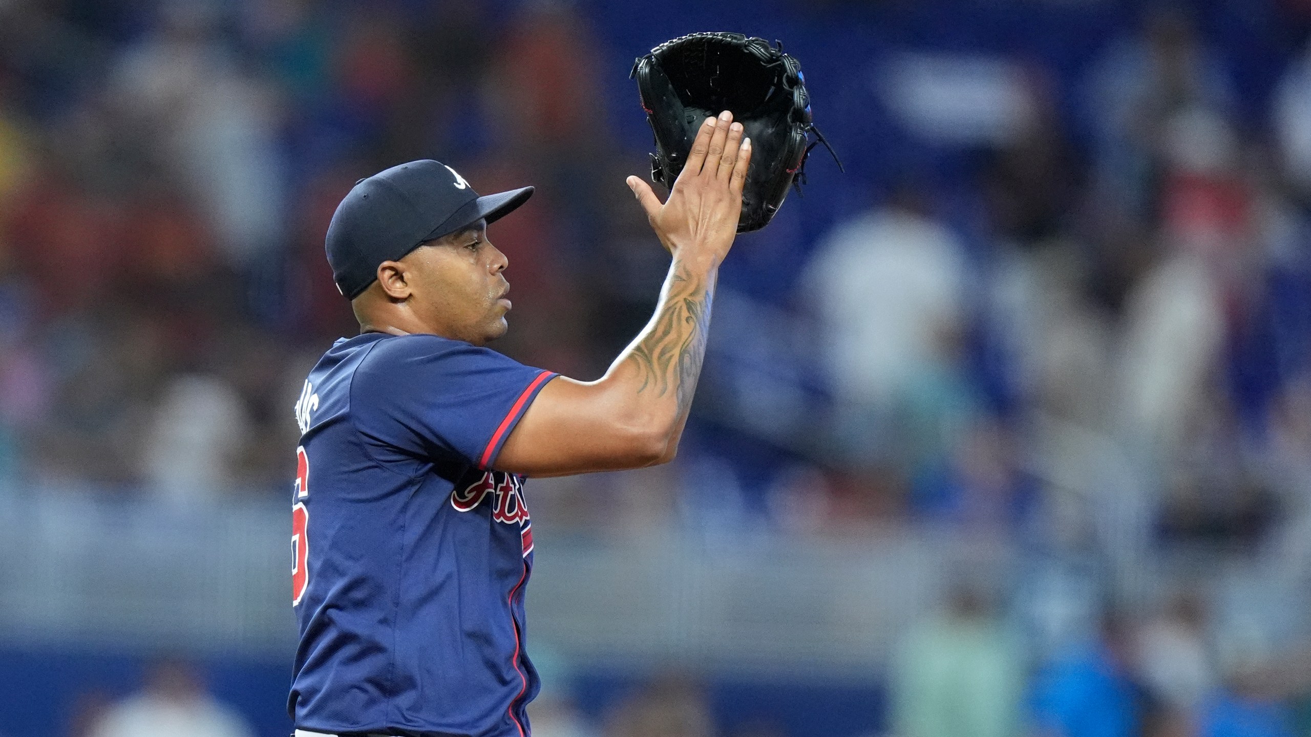 Atlanta Braves relief pitcher Raisel Iglesias celebrates after the Braves beat the Miami Marlins 5-4, during a baseball game, Sunday, Sept. 22, 2024, in Miami. (AP Photo/Wilfredo Lee)