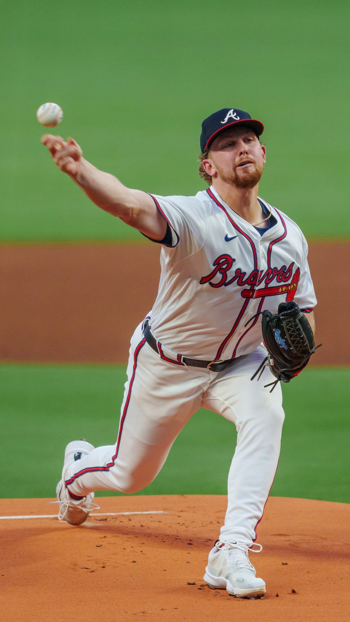 Atlanta Braves pitcher Spencer Schwellenbach throws in the first inning of a baseball game against the New York Mets, Tuesday, Sept. 24, 2024, in Atlanta. (AP Photo/Jason Allen)