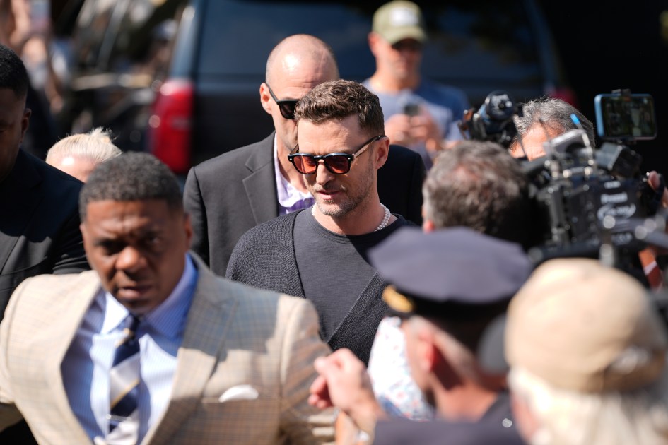 Justin Timberlake, center, walks into court for a hearing, Friday, Sept. 13, 2024, in Sag Harbor, N.Y.