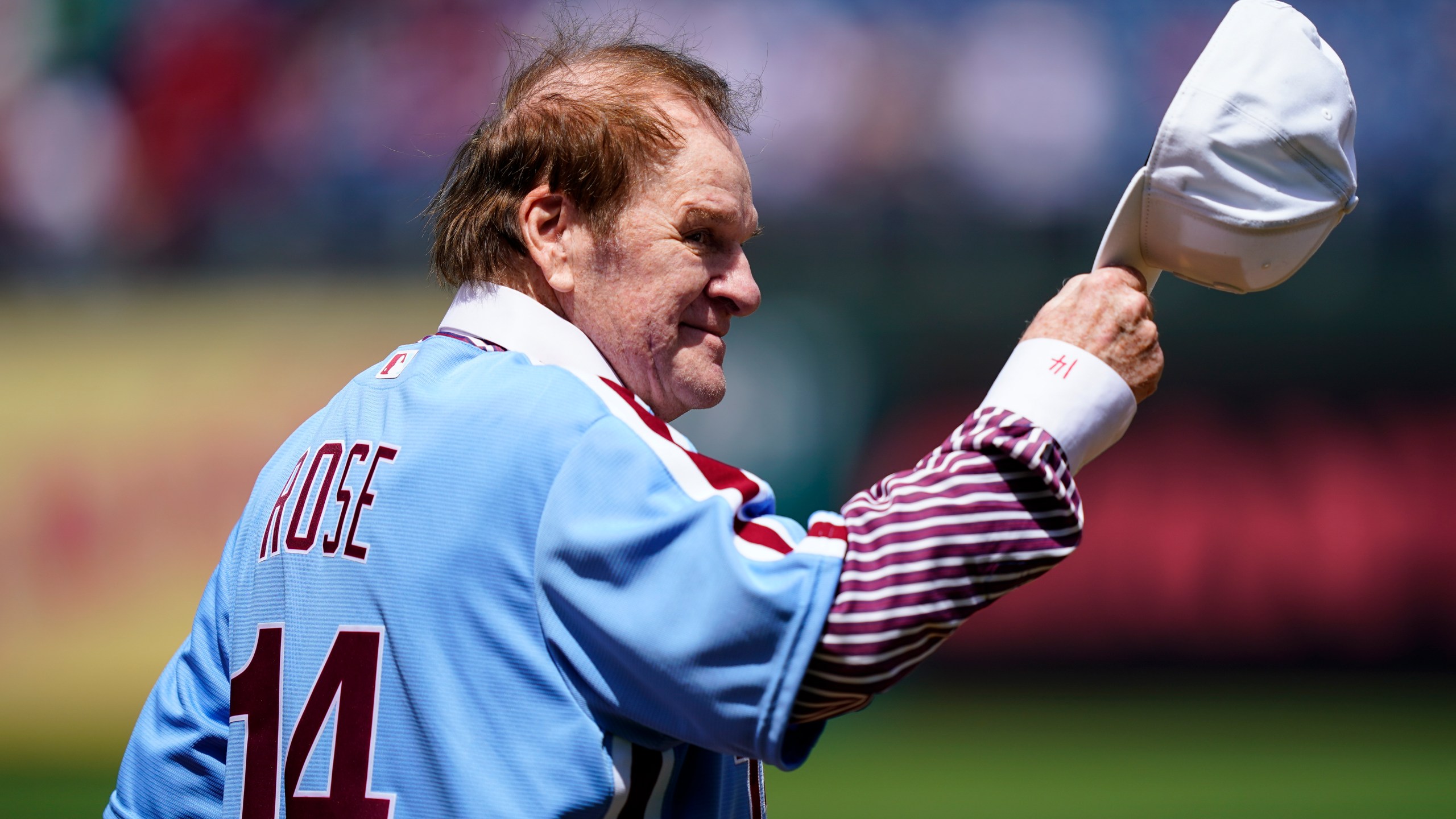 FILE - Former Philadelphia Phillies player Pete Rose tips his hat to fans during an alumni day, Aug. 7, 2022, in Philadelphia. (AP Photo/Matt Rourke, File)