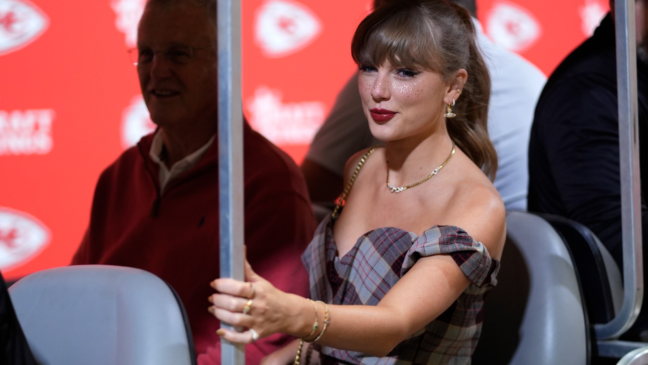 Taylor Swift arrives before the start of an NFL football game between the Kansas City Chiefs and the New Orleans Saints Monday, Oct. 7, 2024, in Kansas City, Mo. (AP Photo/Charlie Riedel)