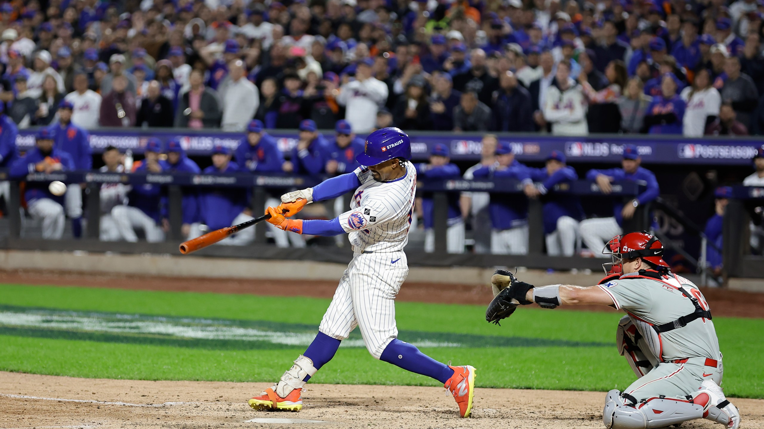 New York Mets' Francisco Lindor (12) connects for a grand slam home run against the Philadelphia Phillies during the sixth inning of Game 4 of the National League baseball playoff series, Wednesday, Oct. 9, 2024, in New York. (AP Photo/Adam Hunger)