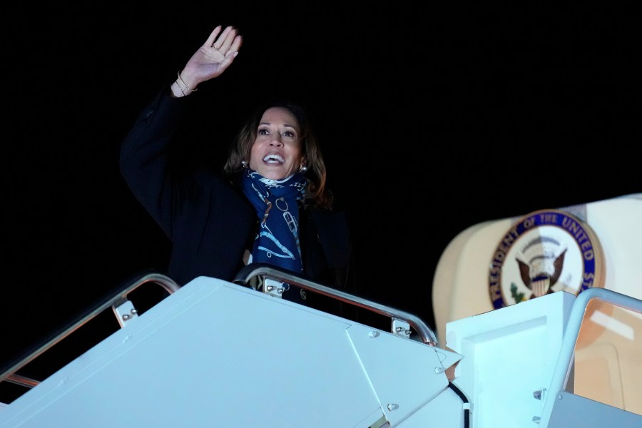 Democratic presidential nominee Vice President Kamala Harris departs Erie International Airport, in Erie, Pa., Monday, Oct. 14, 2024, after a campaign rally. (AP Photo/Jacquelyn Martin)