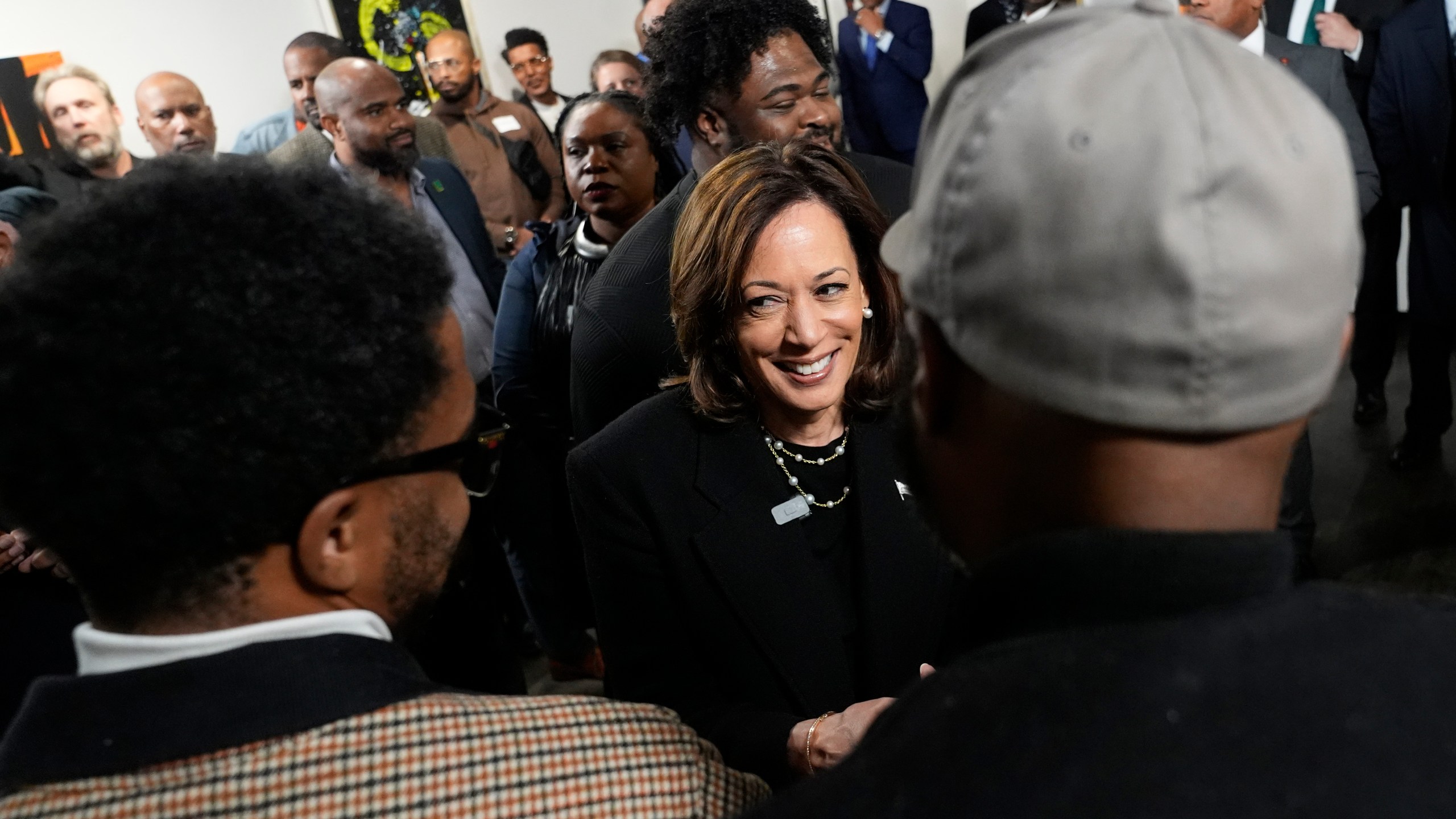 Democratic presidential nominee Vice President Kamala Harris visits Norwest Gallery of Art in Detroit, Tuesday, Oct. 15, 2024. (AP Photo/Jacquelyn Martin)